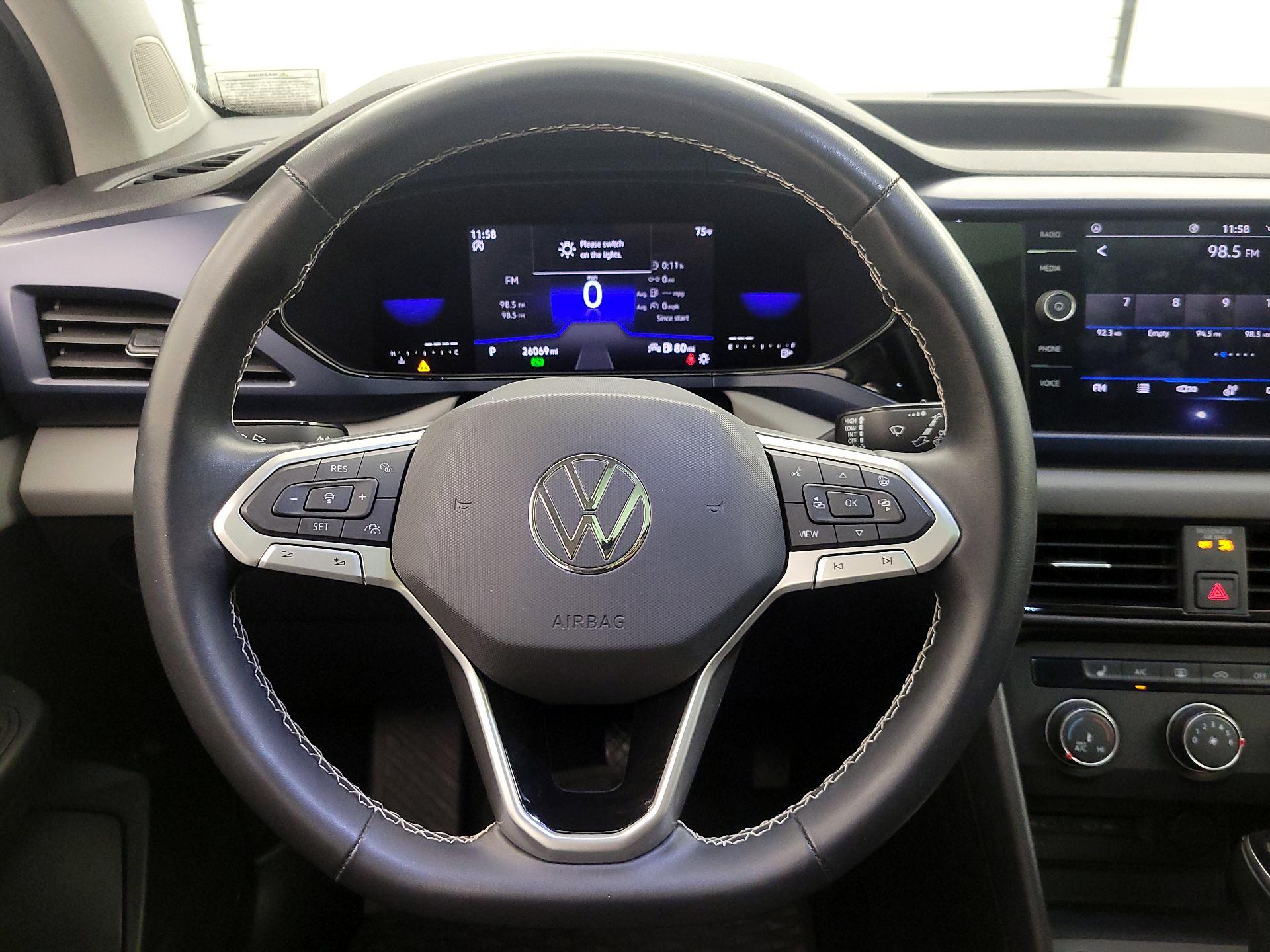 Thumbnail: 2022 Volkswagen Taos - 10