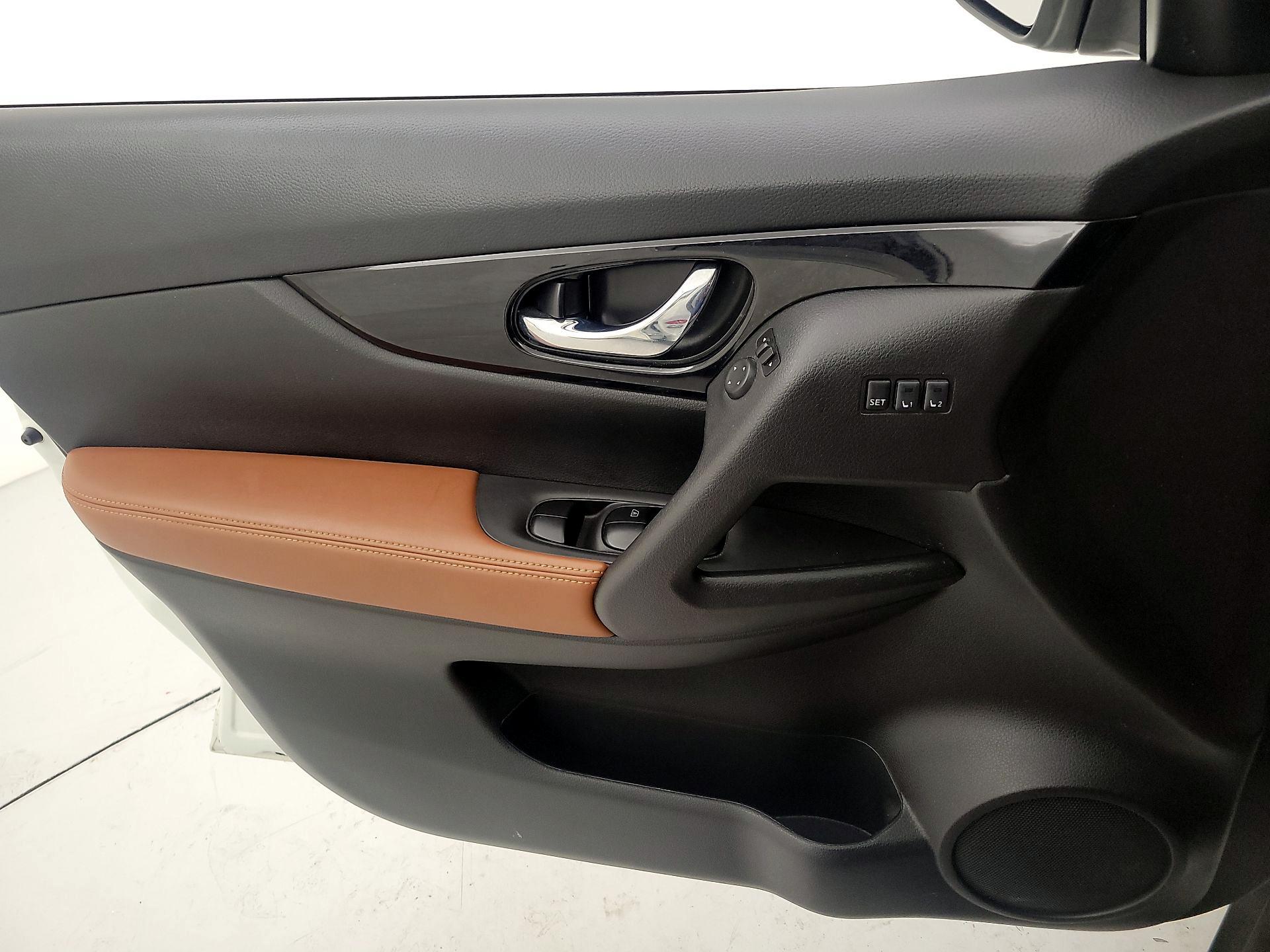 Thumbnail: 2018 Nissan Rogue - 12