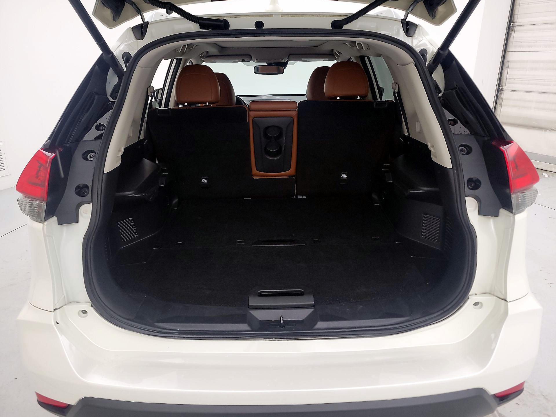 Thumbnail: 2018 Nissan Rogue - 16