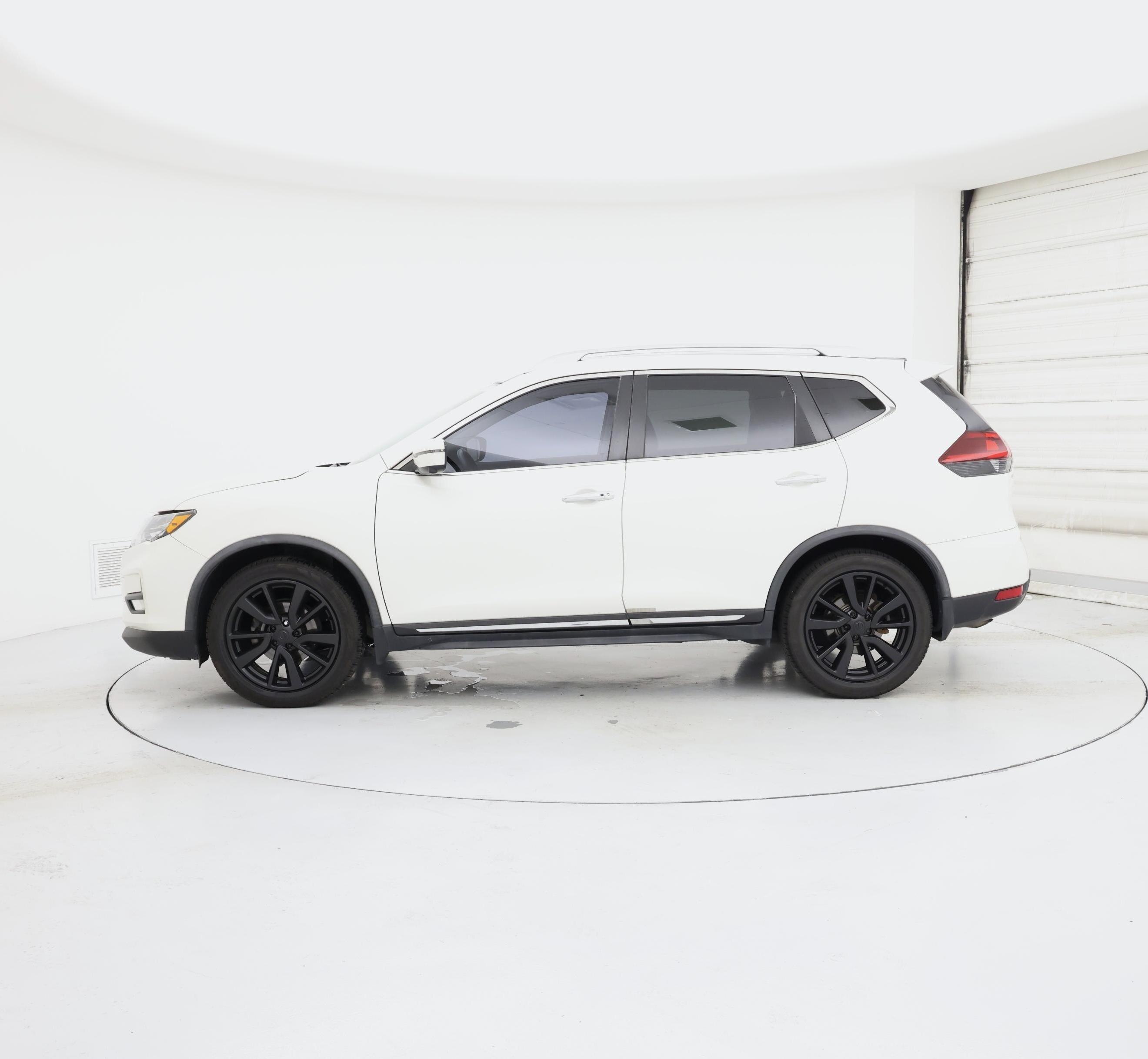 Thumbnail: 2018 Nissan Rogue - 3