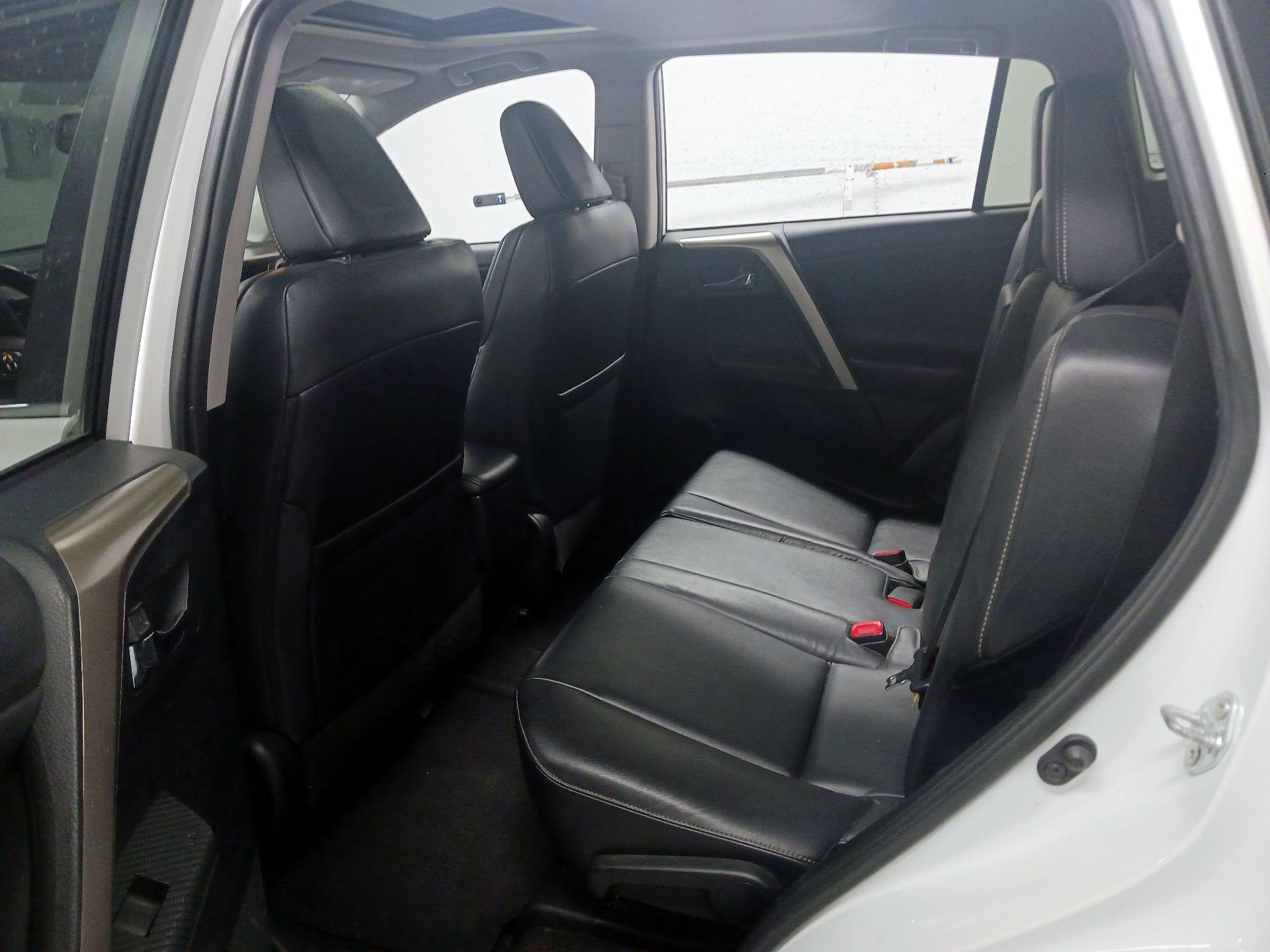 Thumbnail: 2014 Toyota RAV4 - 20