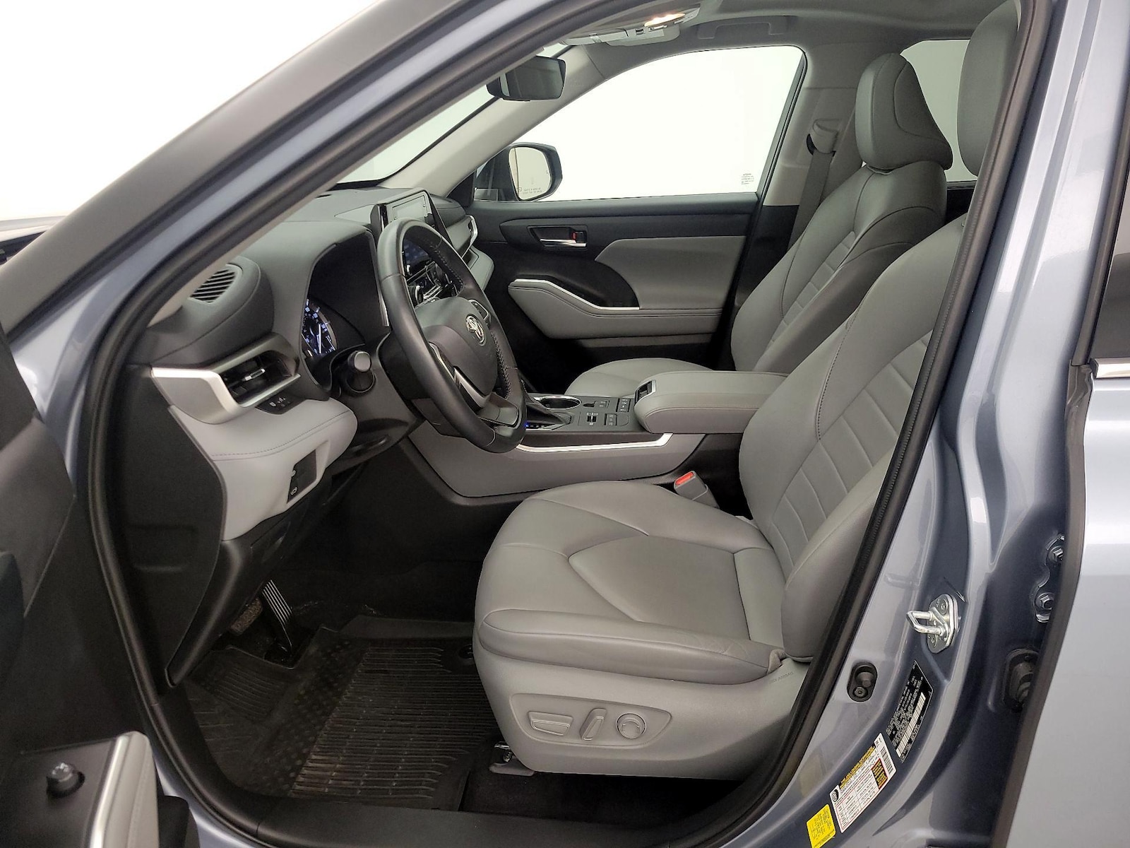 2022 Toyota Highlander XLE - Photo 12