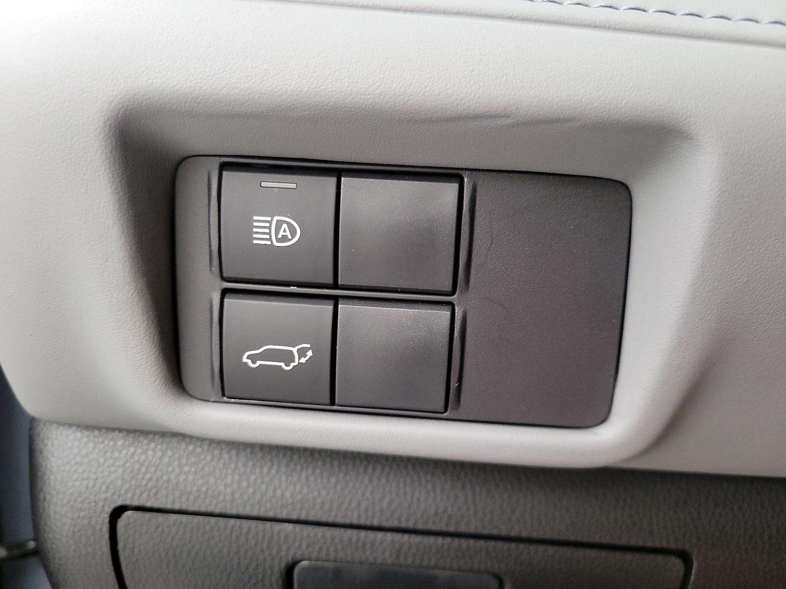 2022 Toyota Highlander XLE - Photo 14