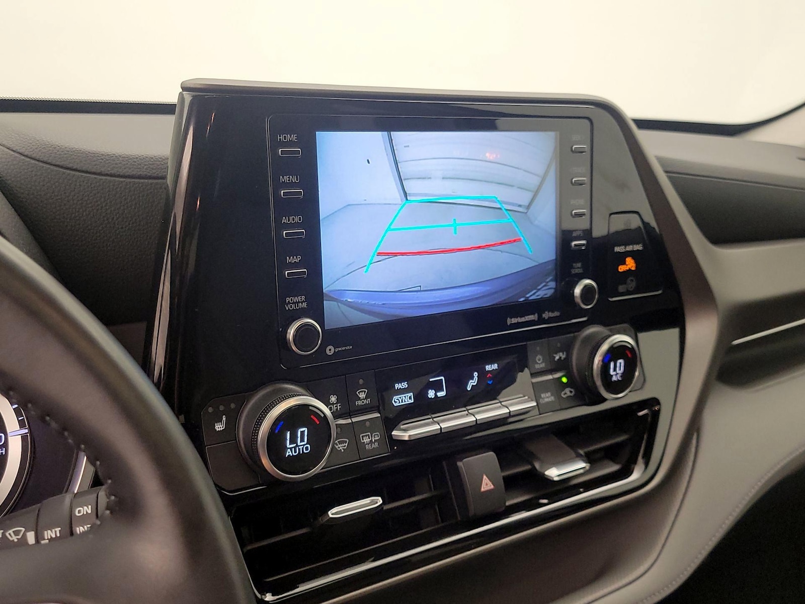 2022 Toyota Highlander XLE - Photo 15