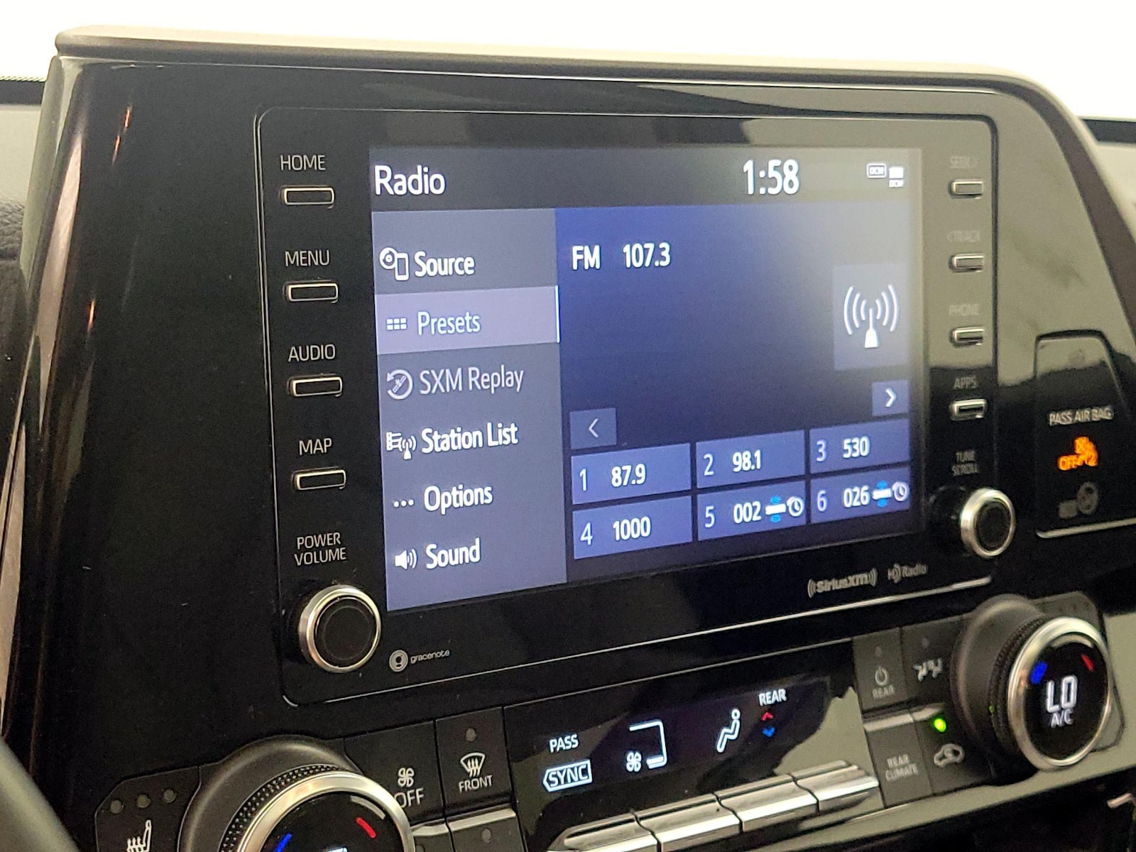 2022 Toyota Highlander XLE - Photo 16