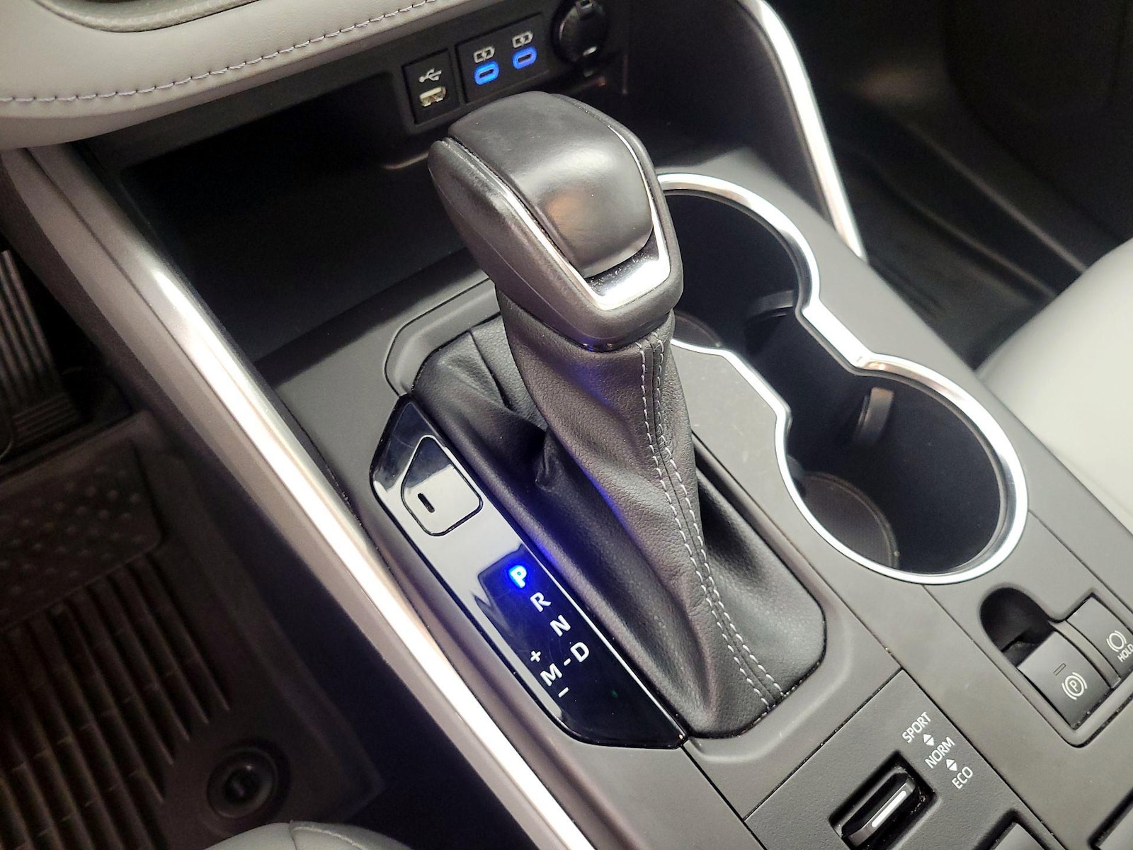 2022 Toyota Highlander XLE - Photo 18