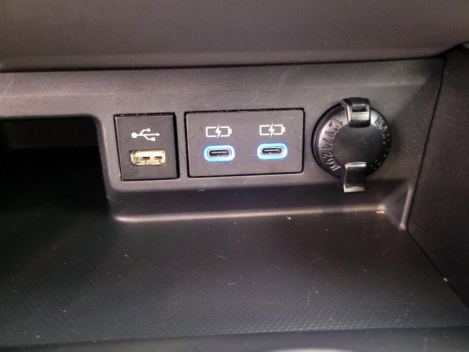 2022 Toyota Highlander XLE - Photo 19