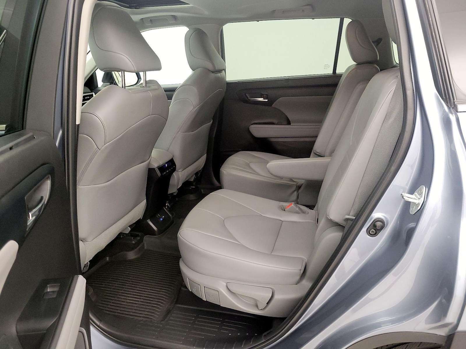 2022 Toyota Highlander XLE - Photo 21