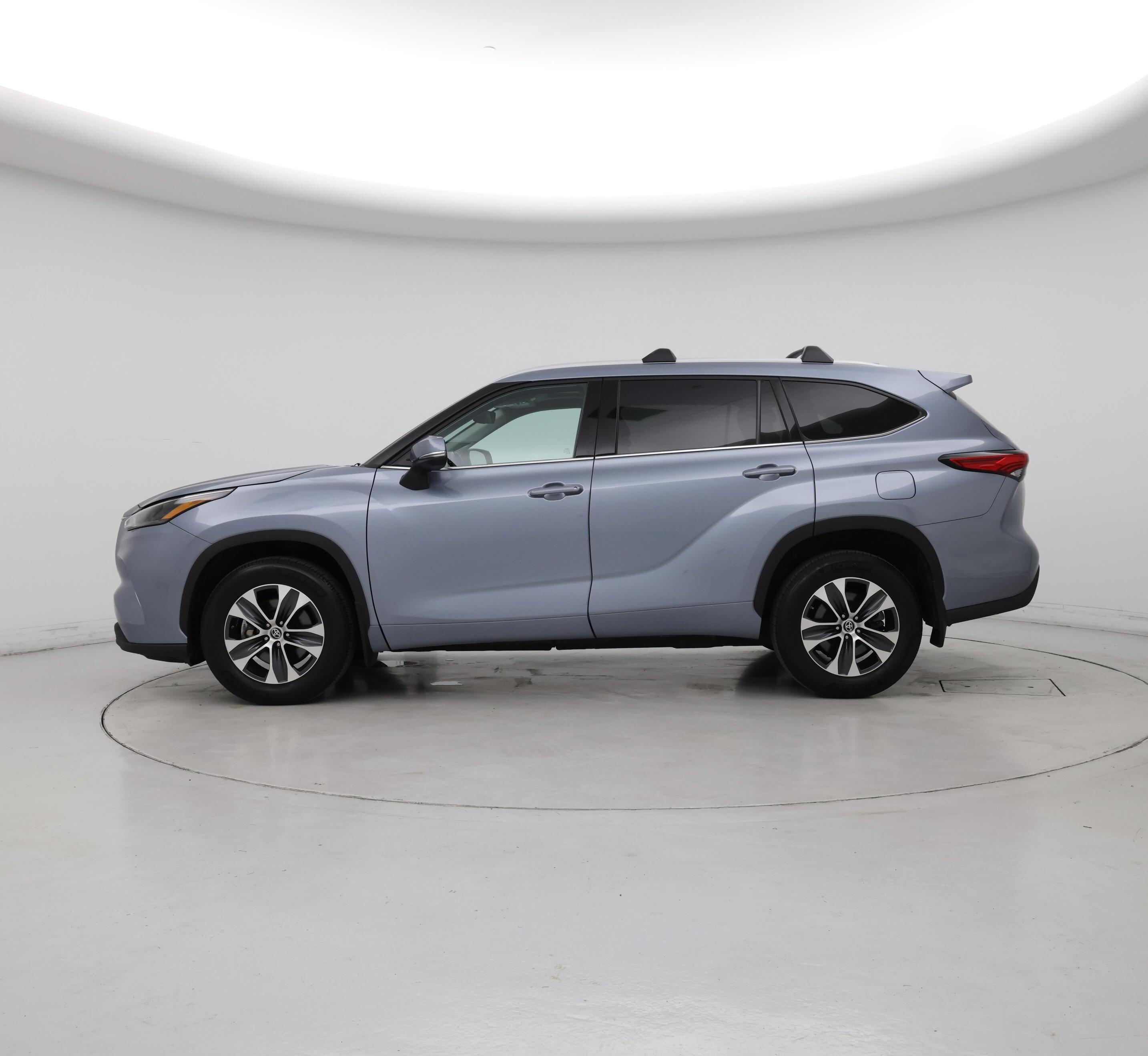 Thumbnail: 2022 Toyota Highlander - 3