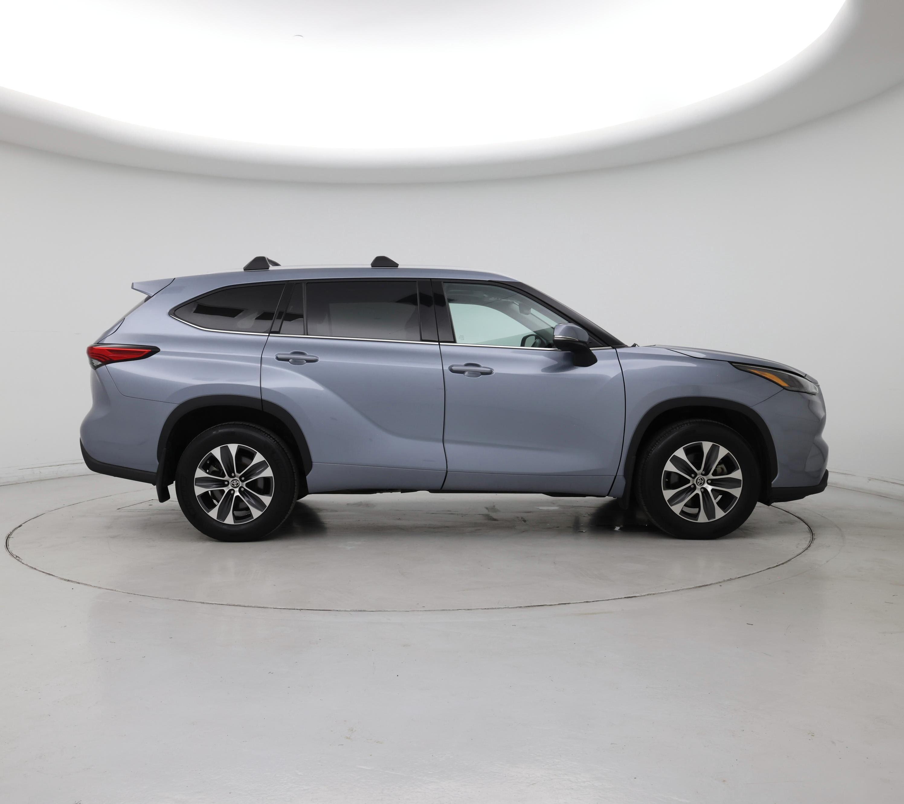 Thumbnail: 2022 Toyota Highlander - 7