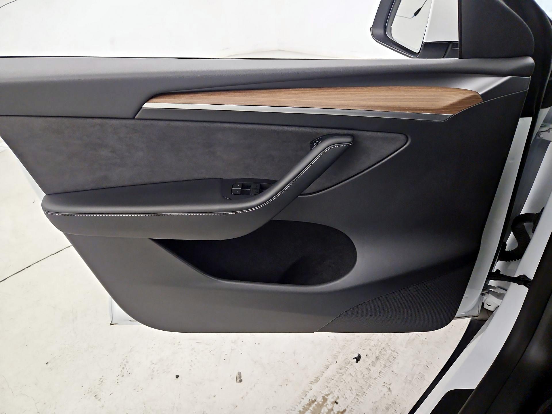Thumbnail: 2023 Tesla Model Y - 12