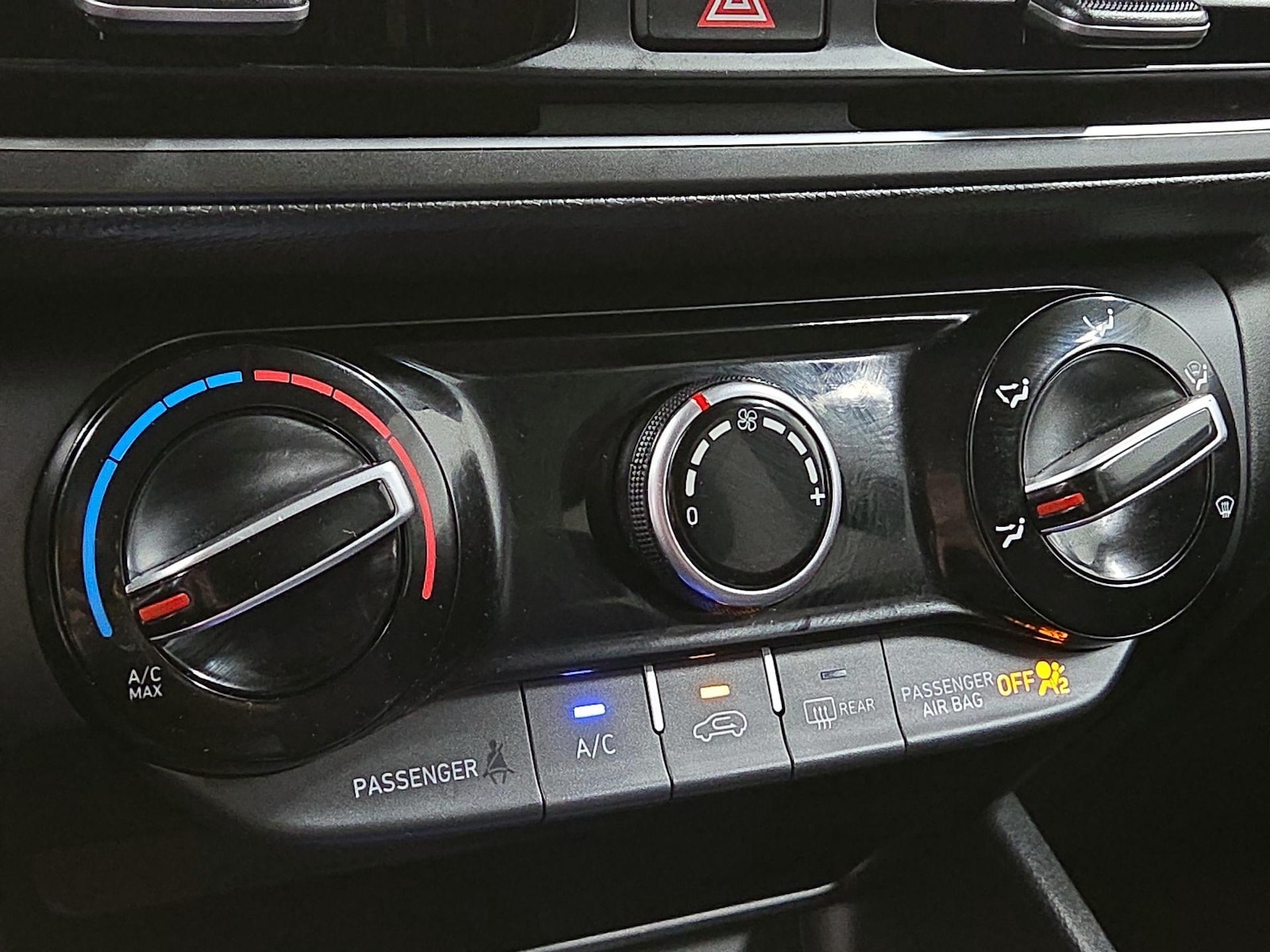 2023 Hyundai Kona SEL - Photo 17
