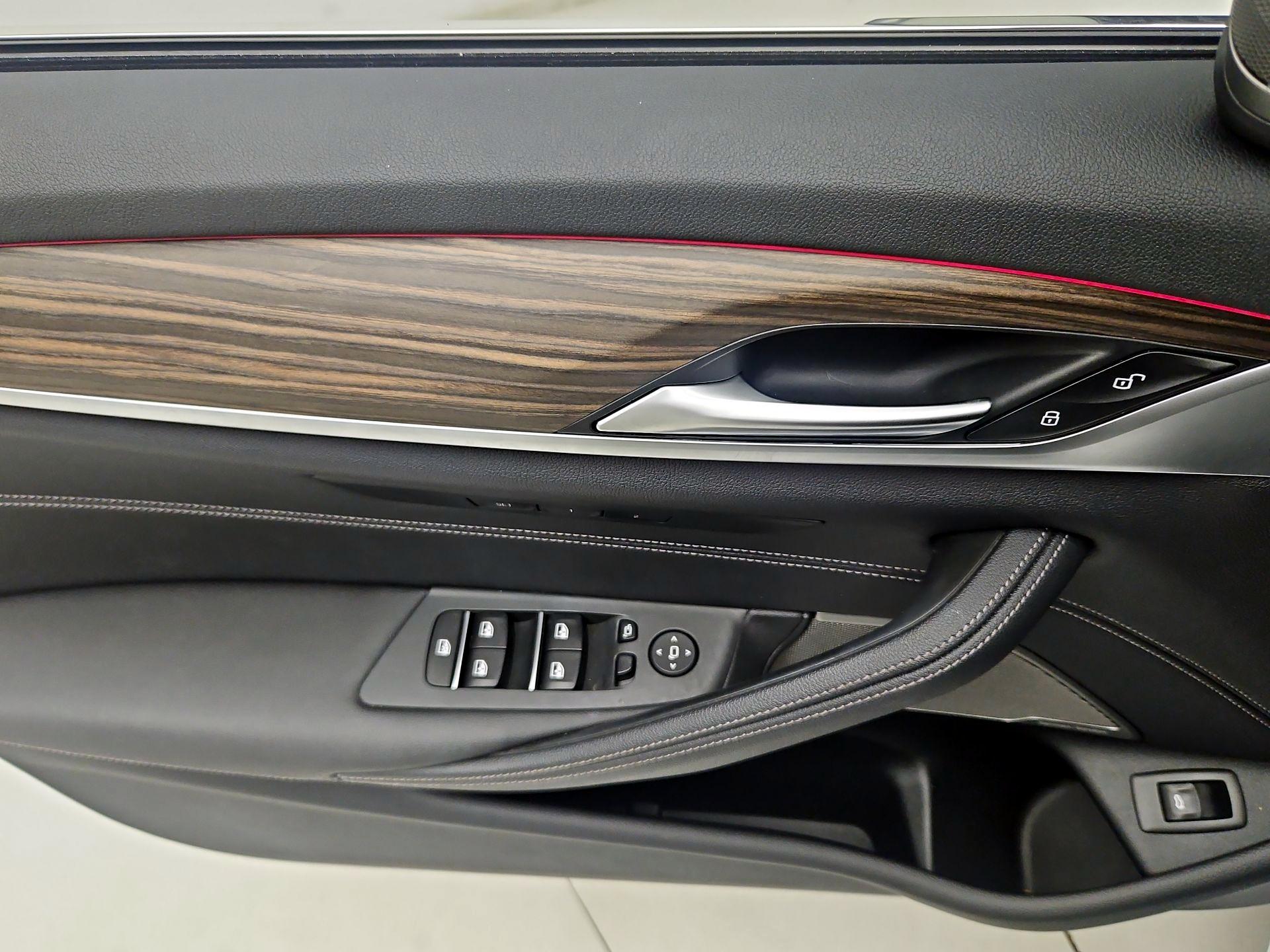 Thumbnail: 2022 BMW 5 Series - 12