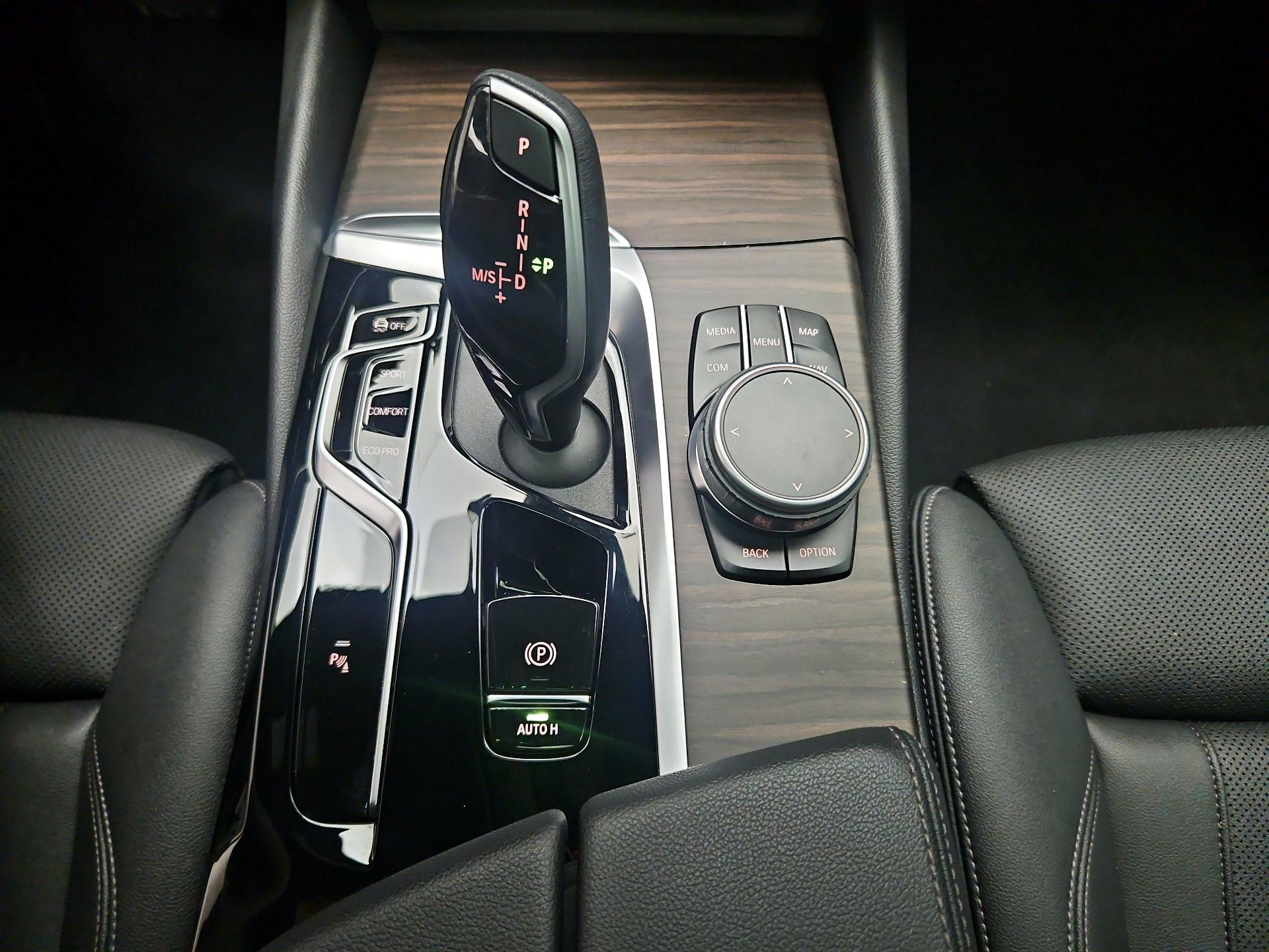 Thumbnail: 2022 BMW 5 Series - 18