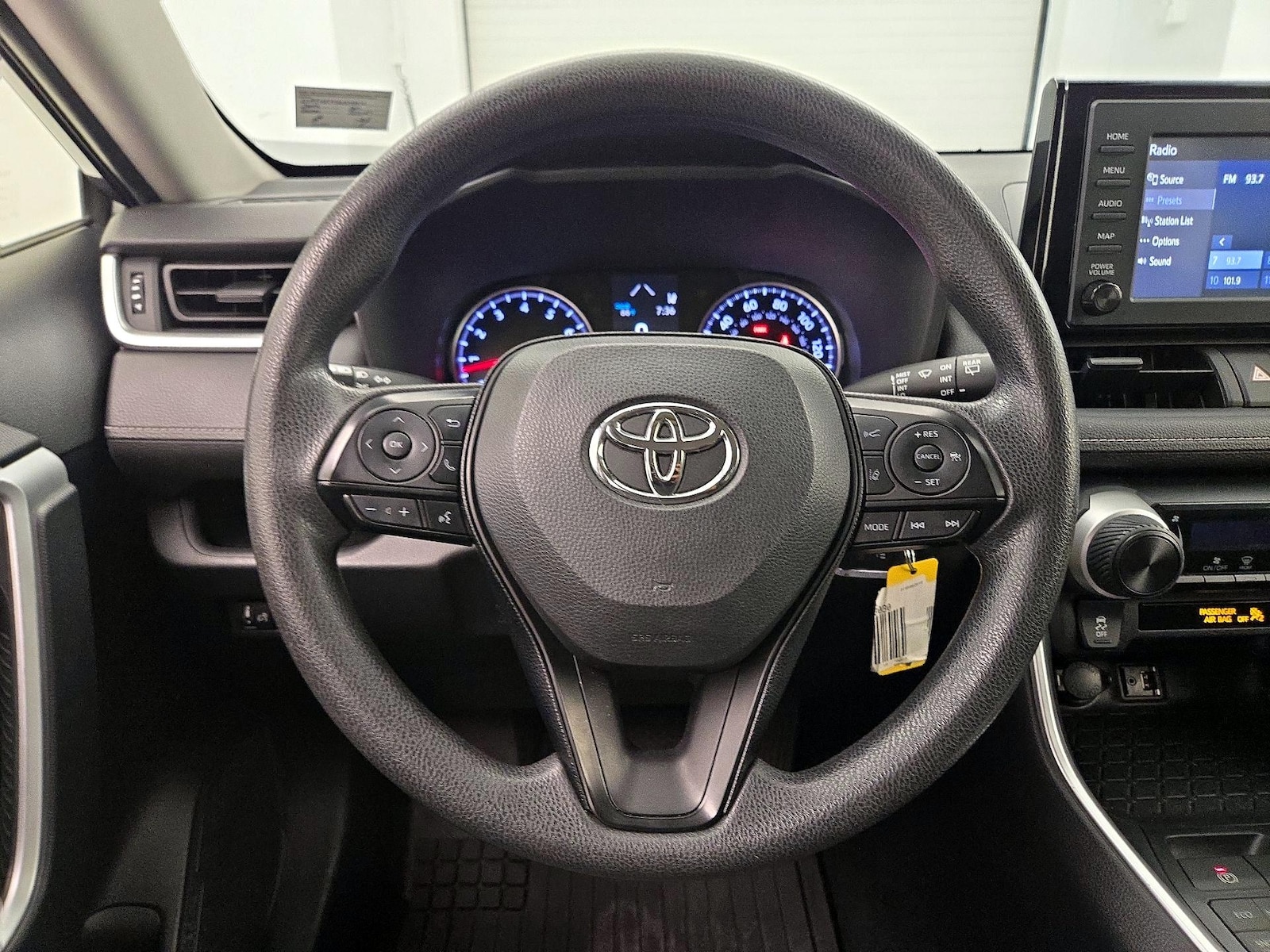 2019 Toyota RAV4 LE - Photo 11