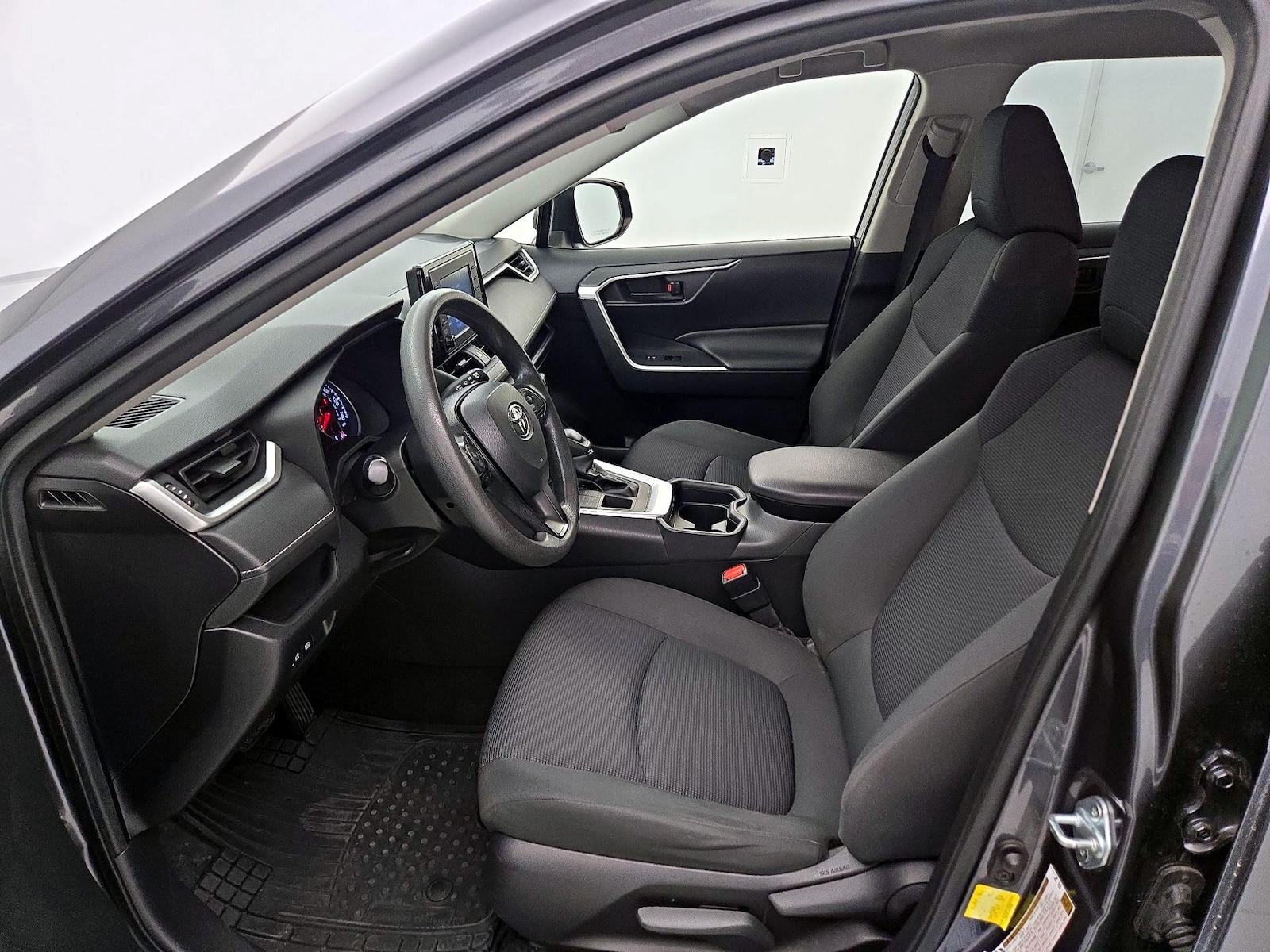2019 Toyota RAV4 LE - Photo 12