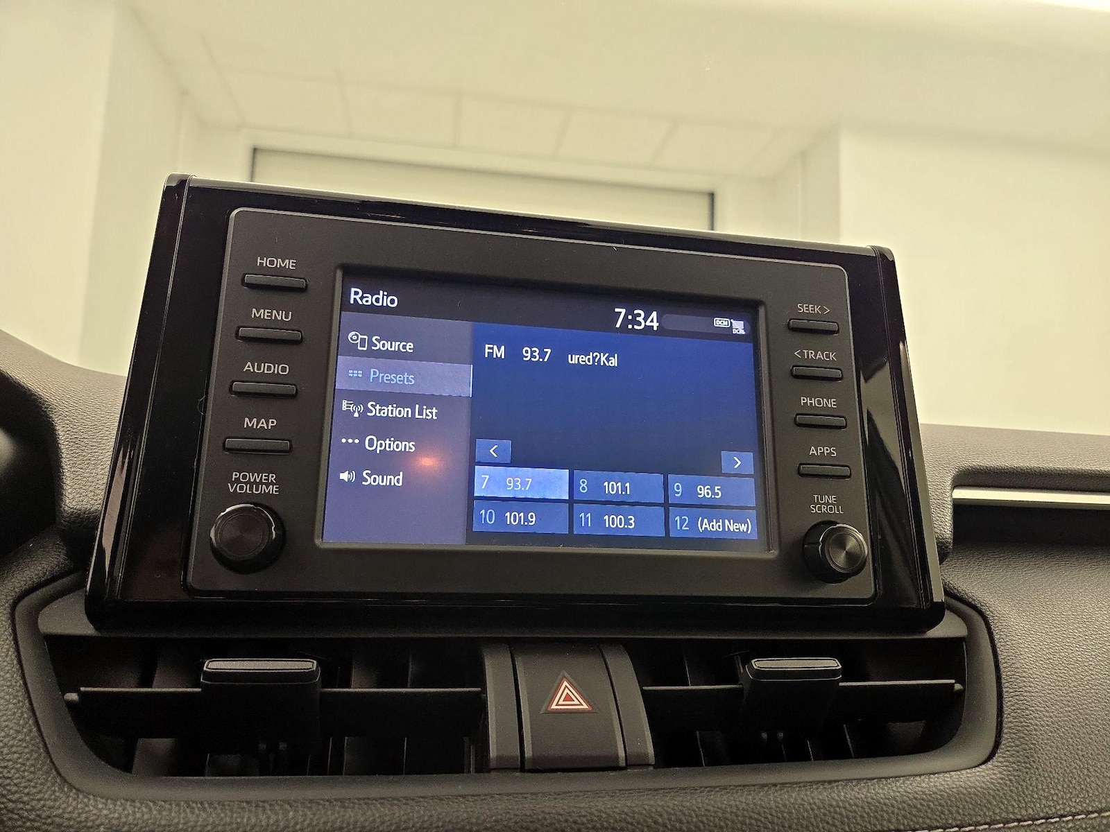 2019 Toyota RAV4 LE - Photo 16