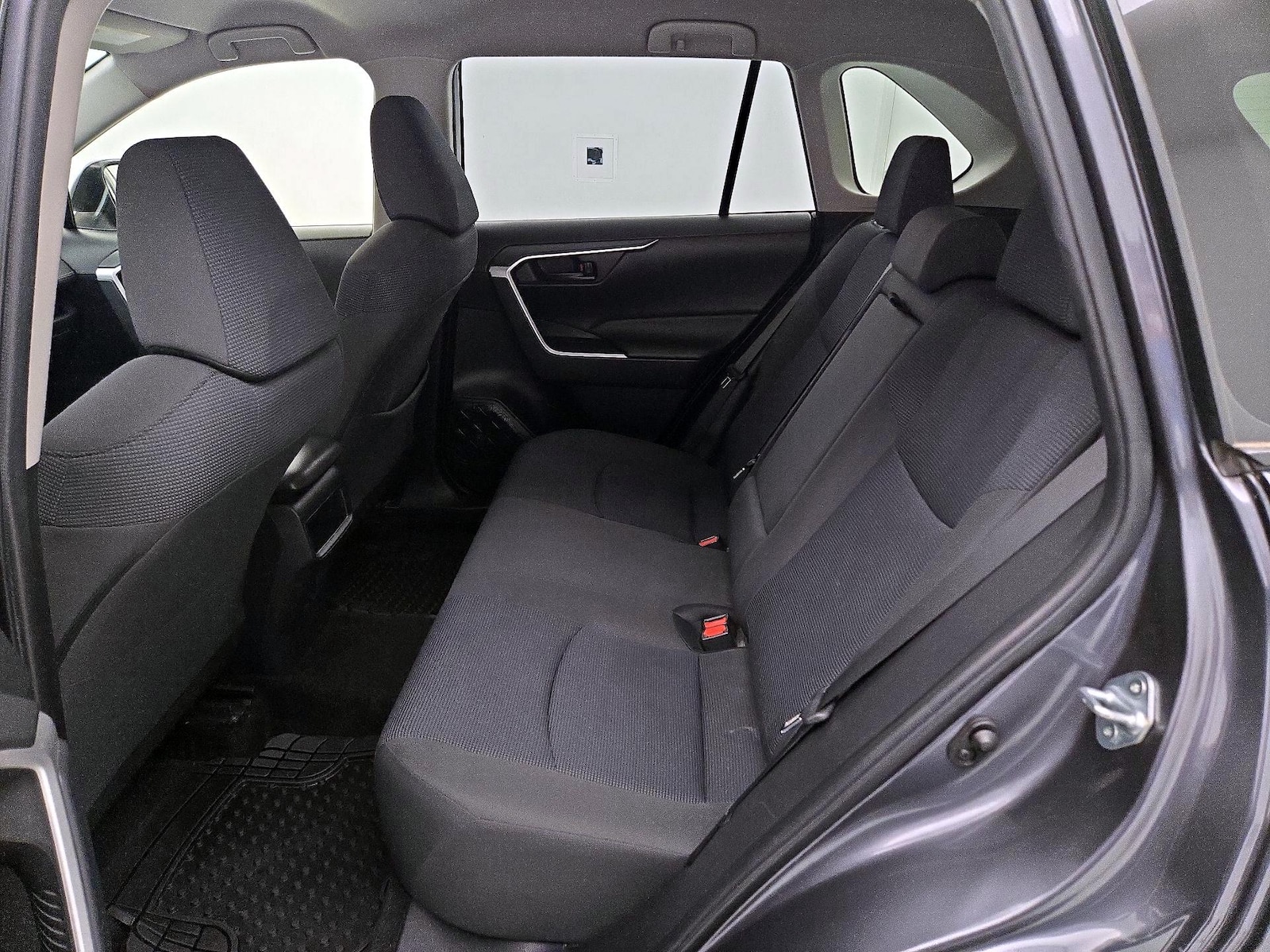 2019 Toyota RAV4 LE - Photo 20
