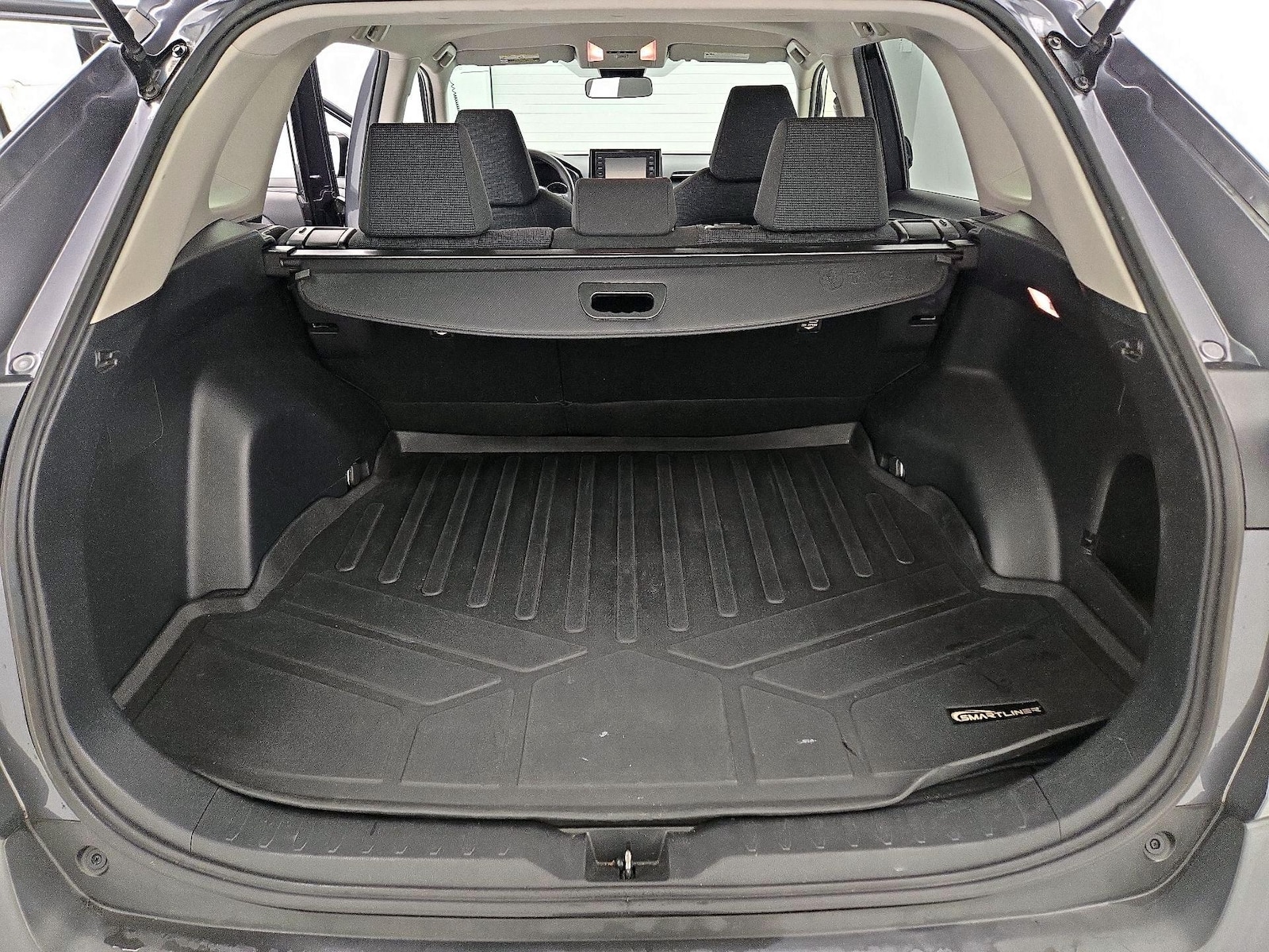 2019 Toyota RAV4 LE - Photo 21