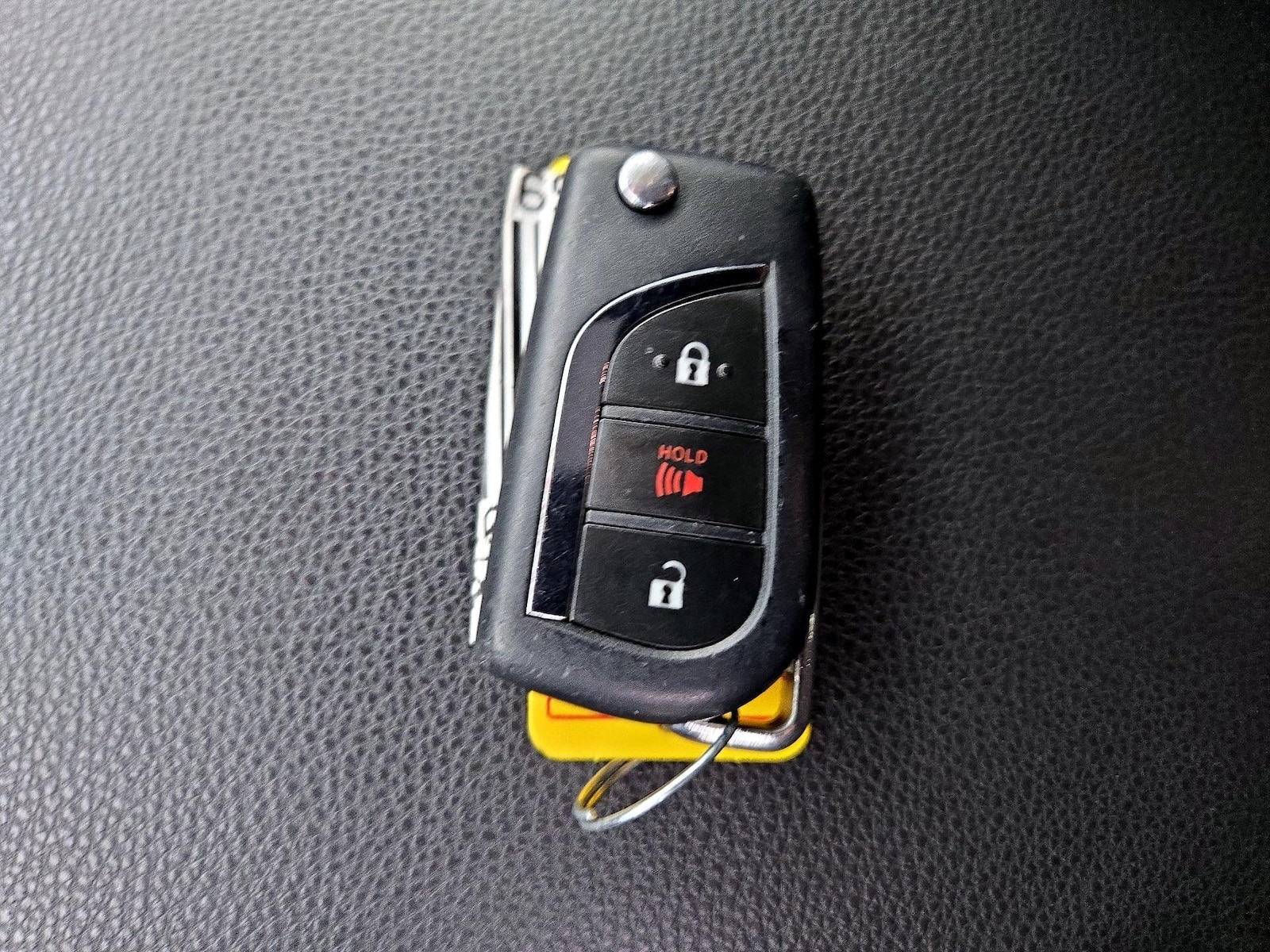2019 Toyota RAV4 LE - Photo 23