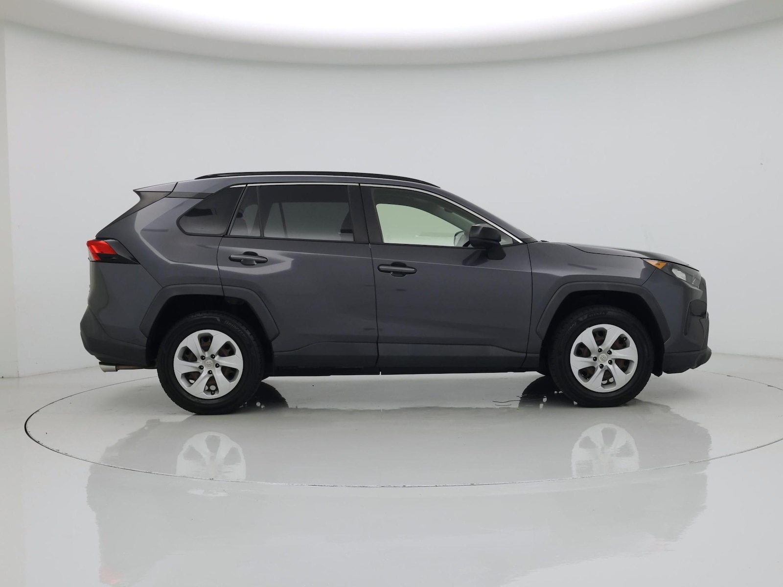 2019 Toyota RAV4 LE - Photo 8