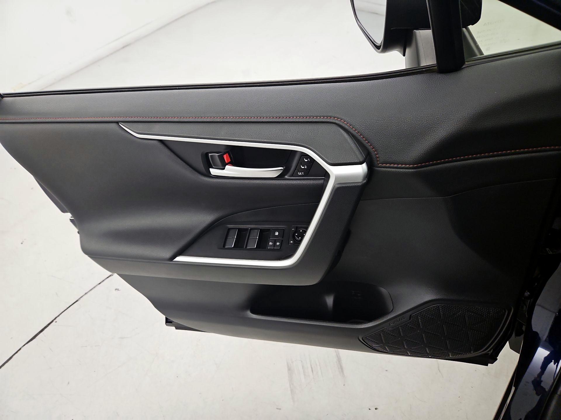 Thumbnail: 2021 Toyota RAV4 - 12