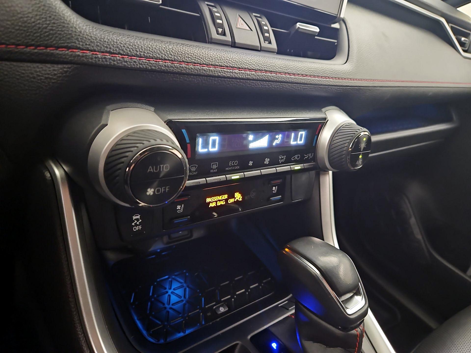 Thumbnail: 2021 Toyota RAV4 - 17