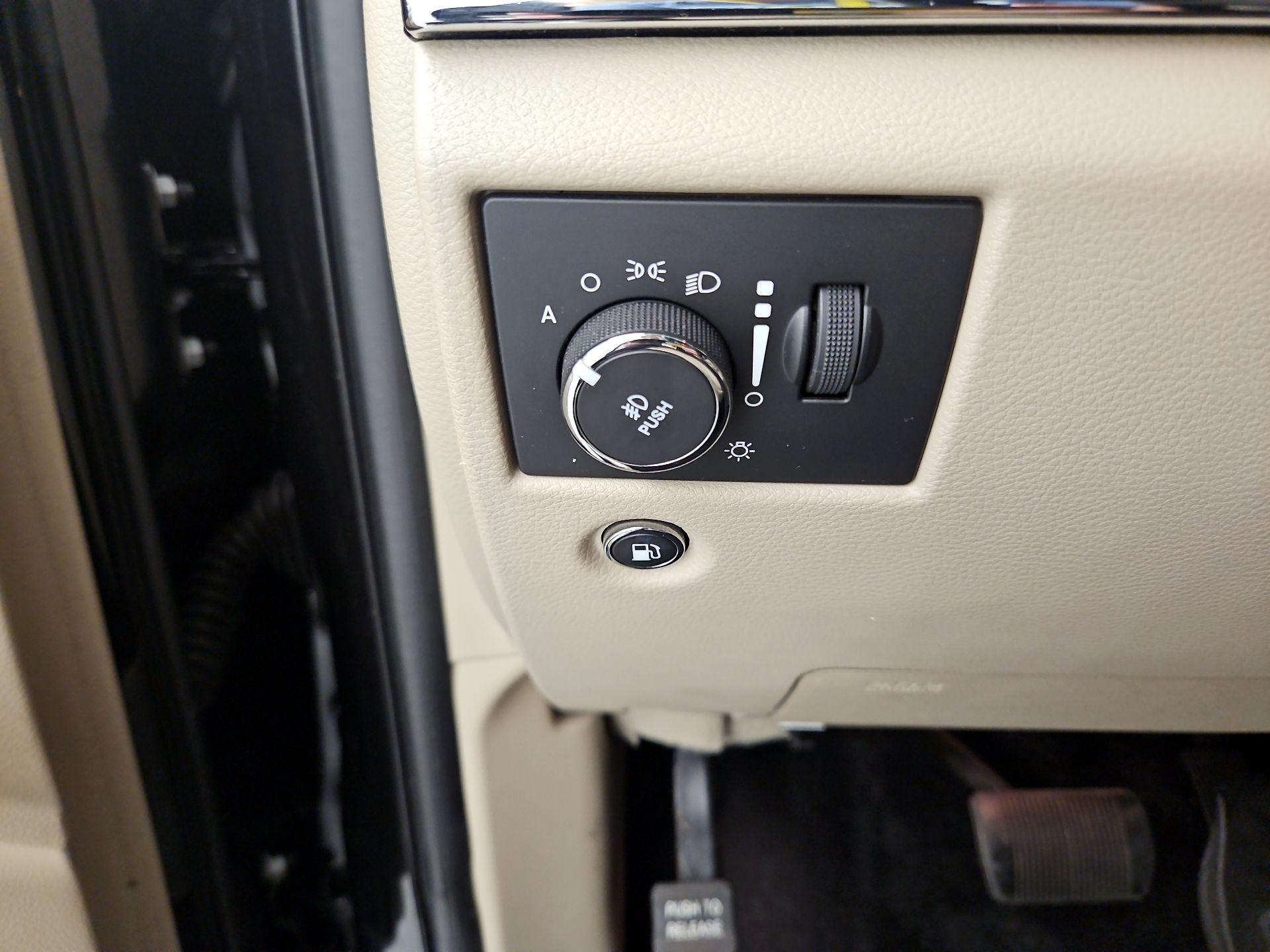 Thumbnail: 2015 Jeep Grand Cherokee - 13