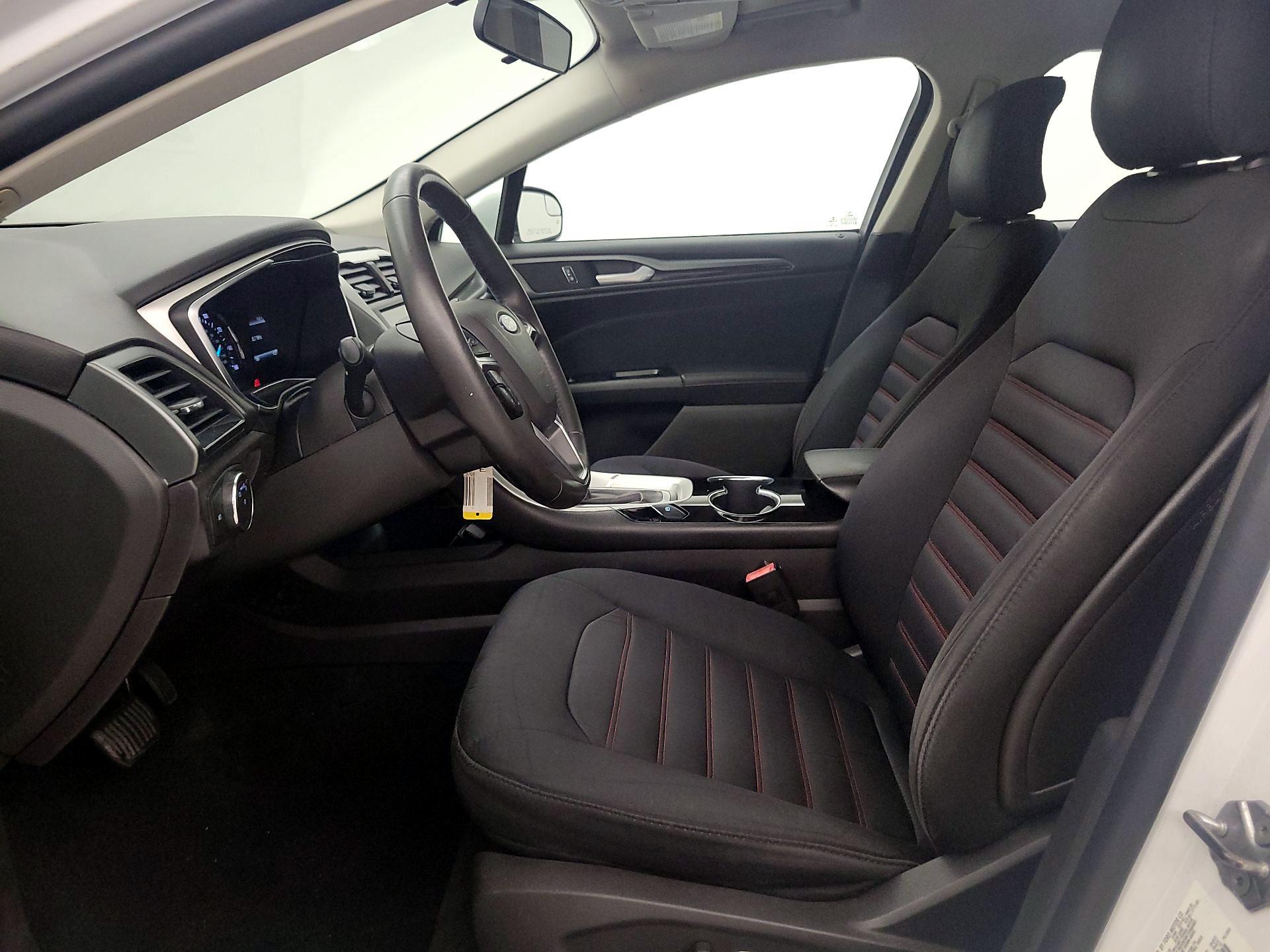 Thumbnail: 2016 Ford Fusion - 11