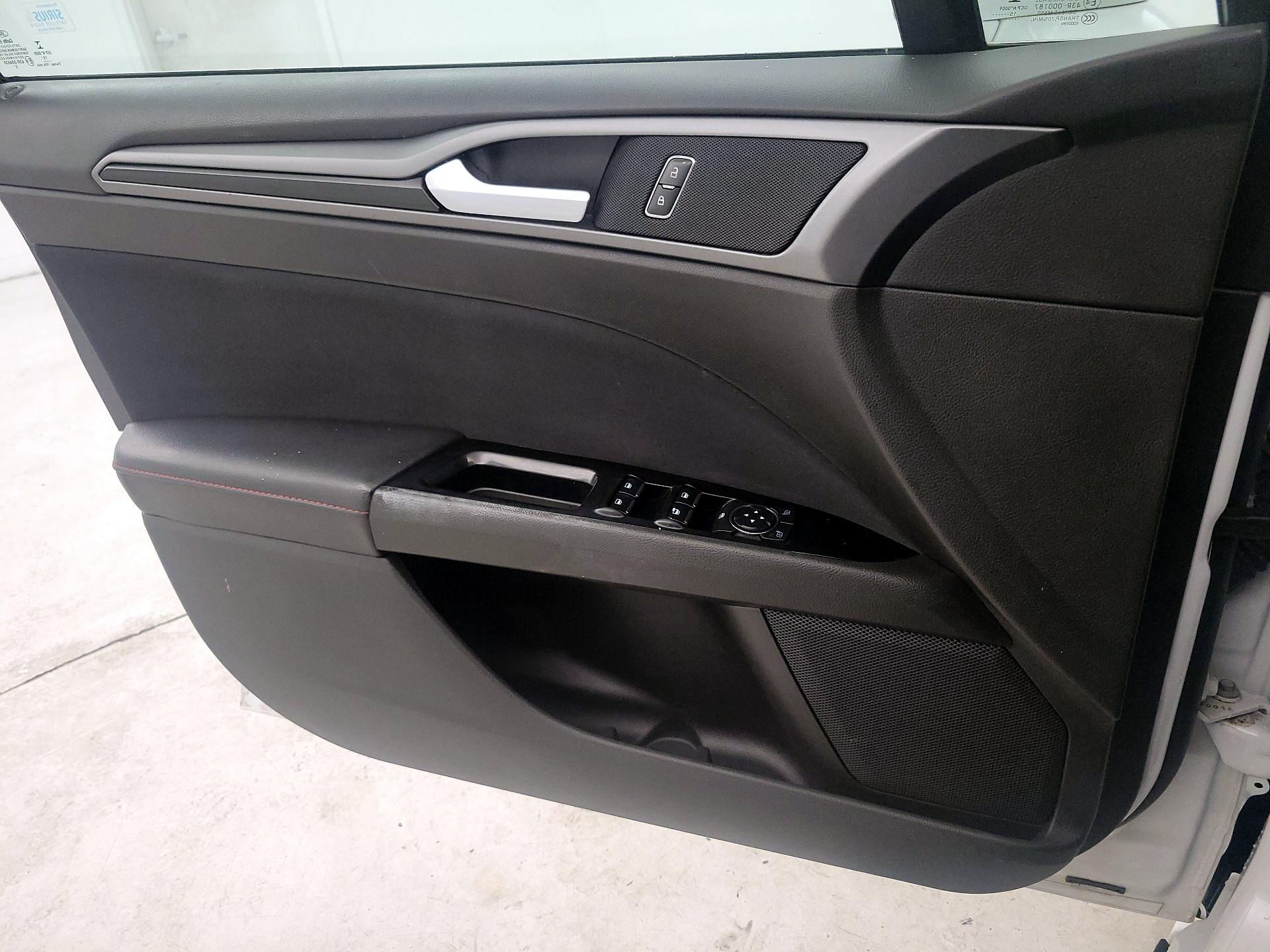 Thumbnail: 2016 Ford Fusion - 12