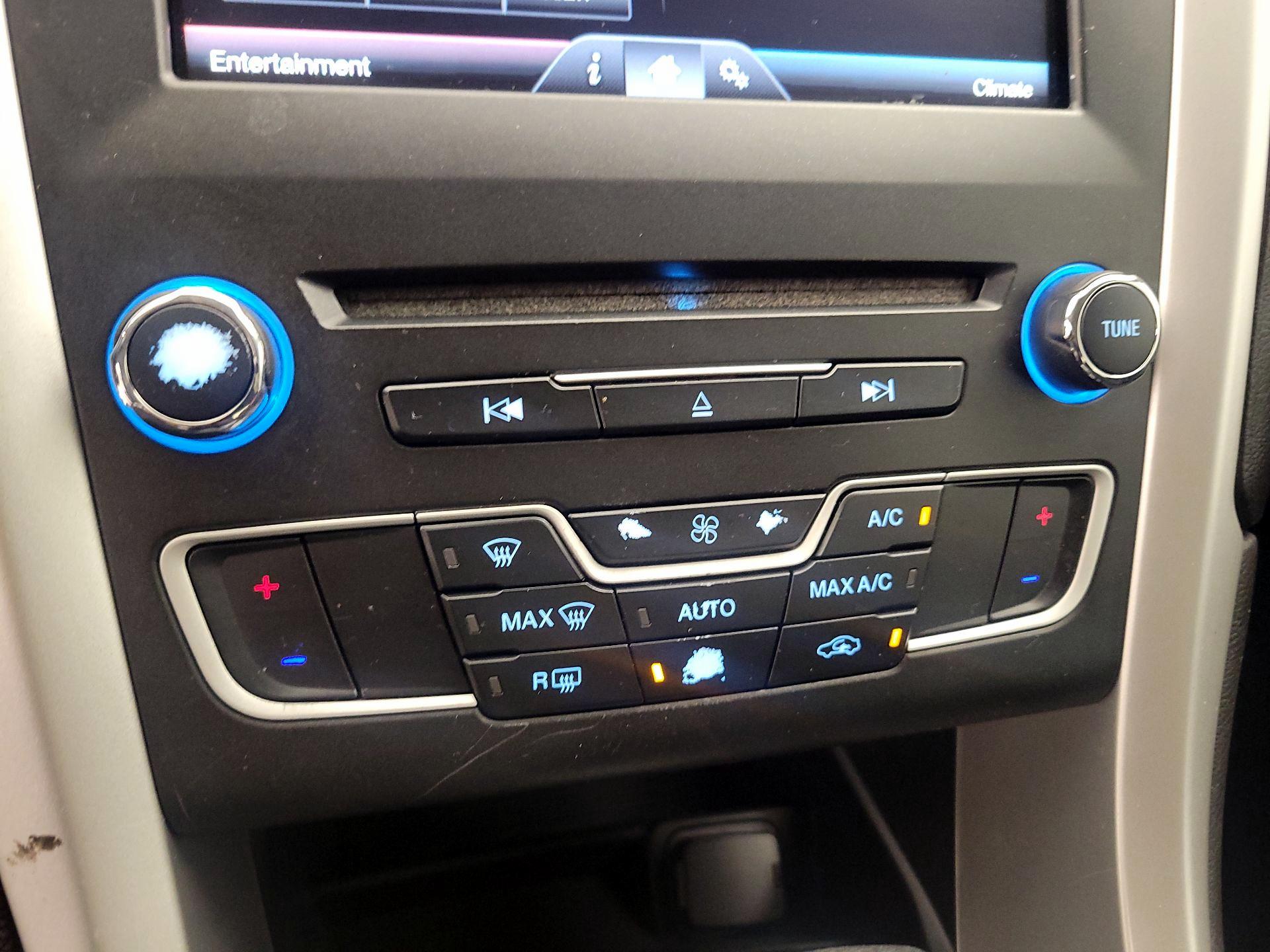 Thumbnail: 2016 Ford Fusion - 17