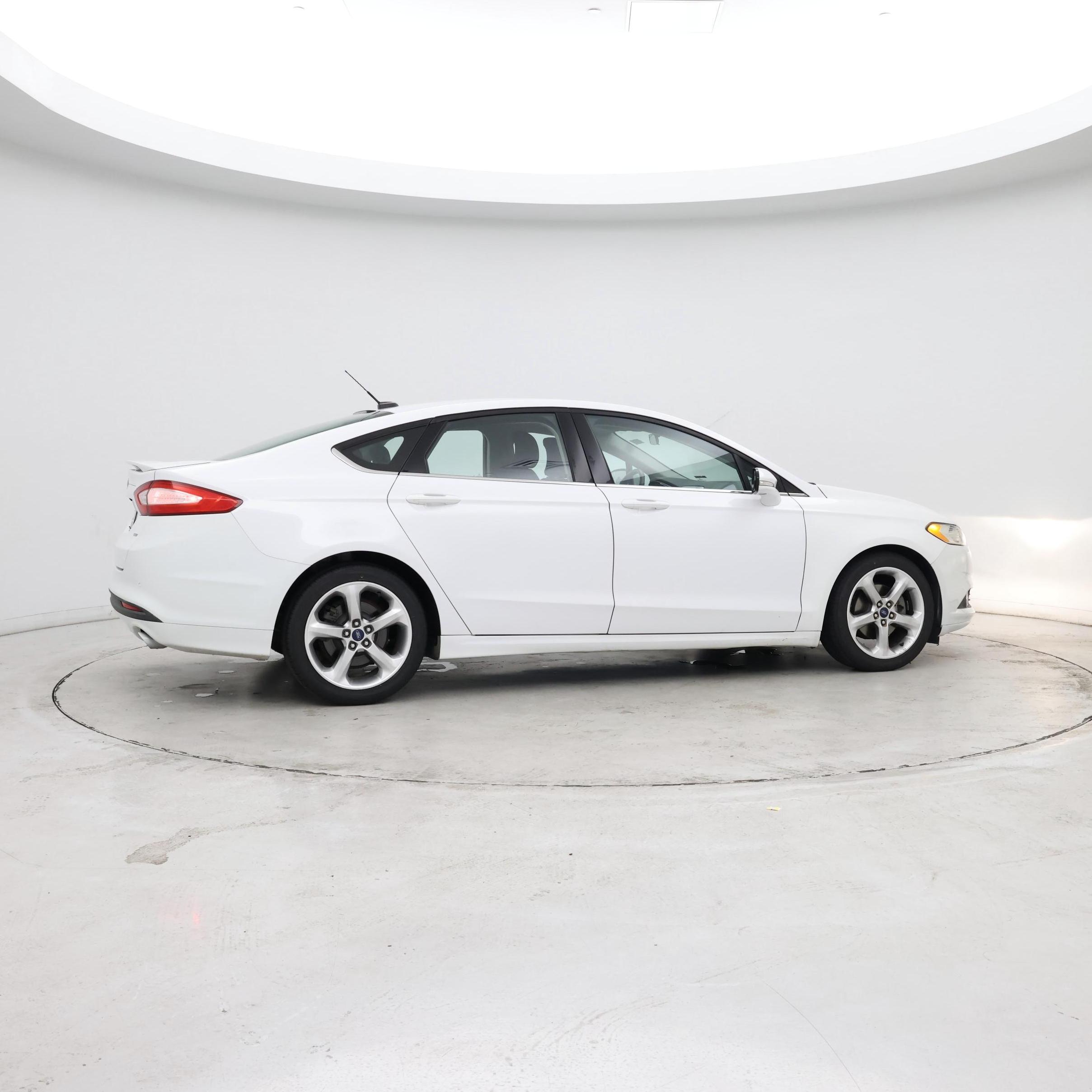 Thumbnail: 2016 Ford Fusion - 8