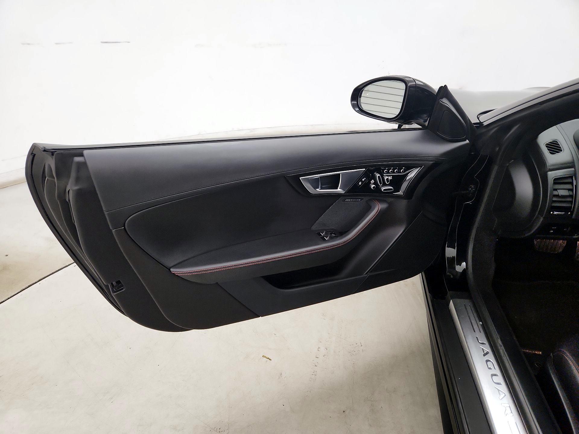 Thumbnail: 2015 Jaguar F-Type - 12