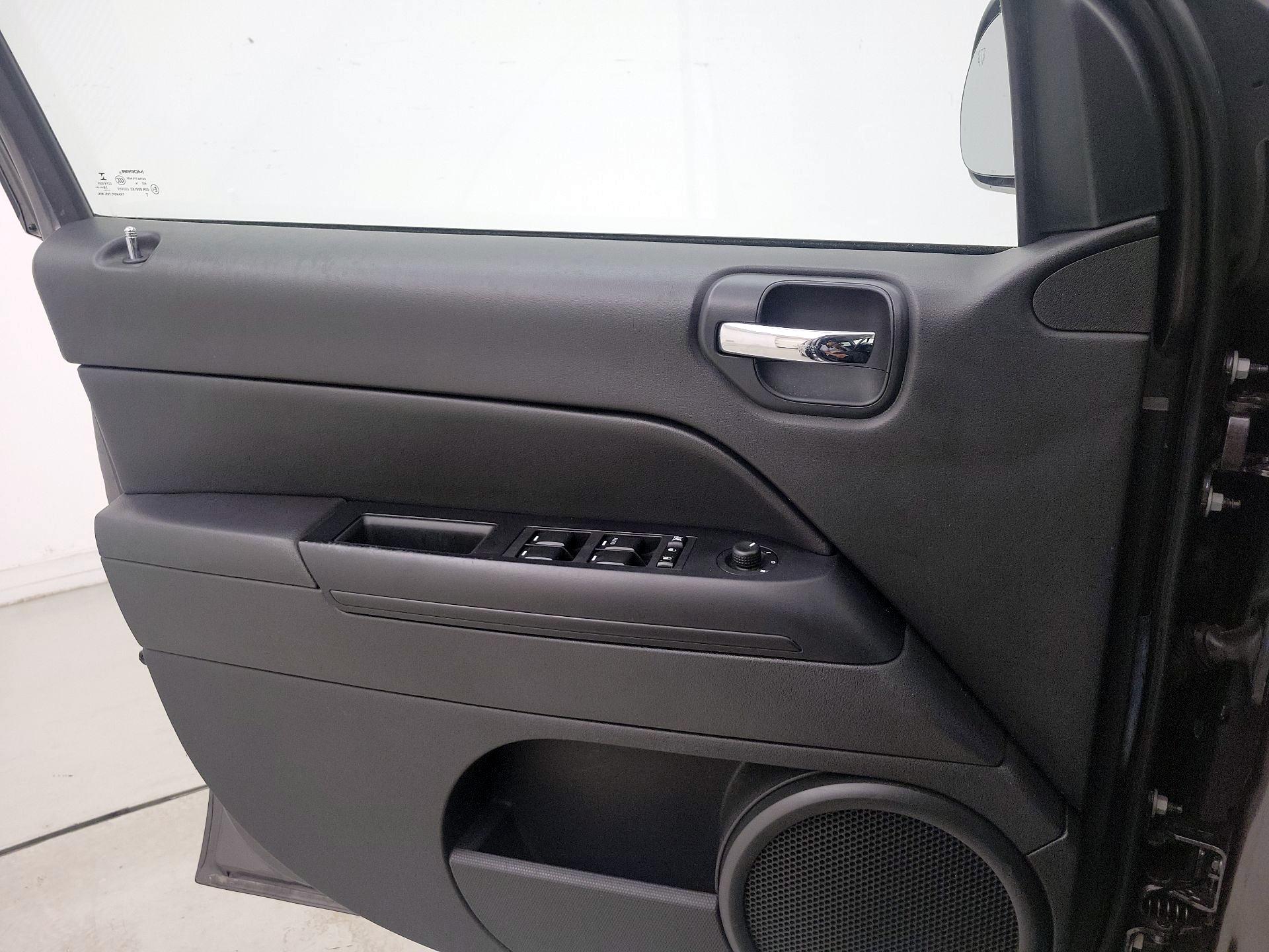 Thumbnail: 2015 Jeep Compass - 12