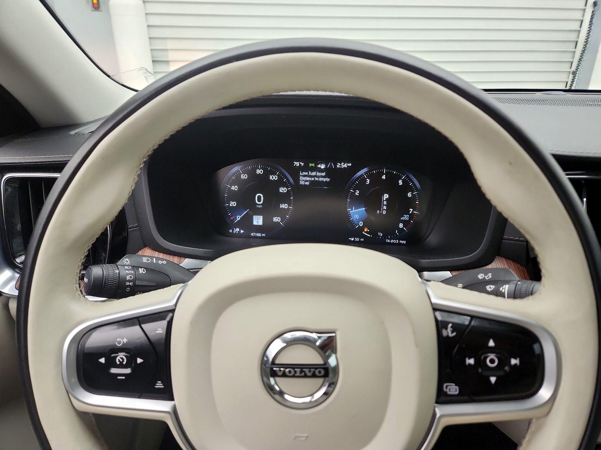 Thumbnail: 2020 Volvo S60 - 10