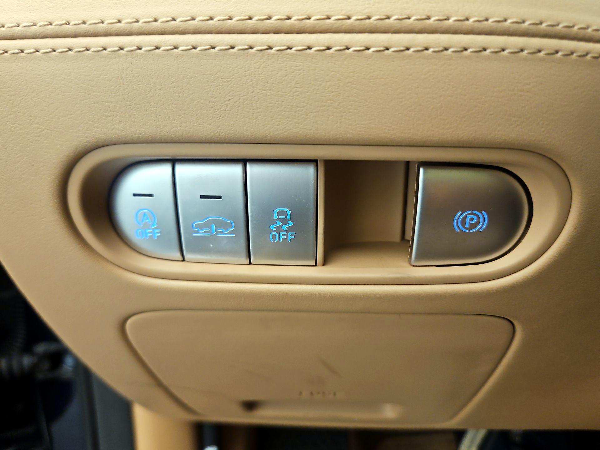 Thumbnail: 2023 Genesis G90 - 11