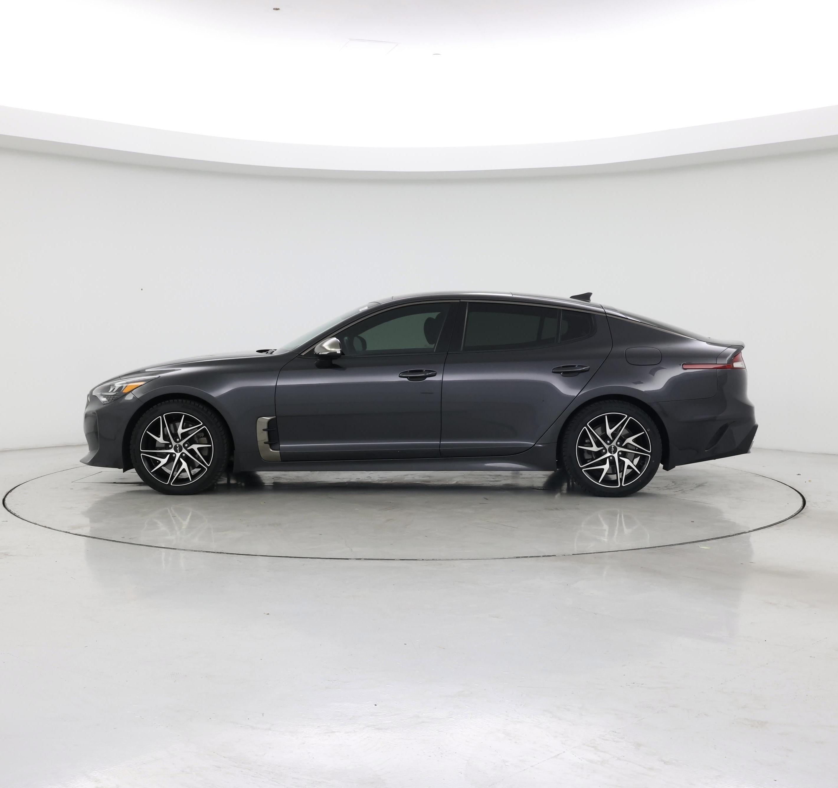 Thumbnail: 2022 Kia Stinger - 3