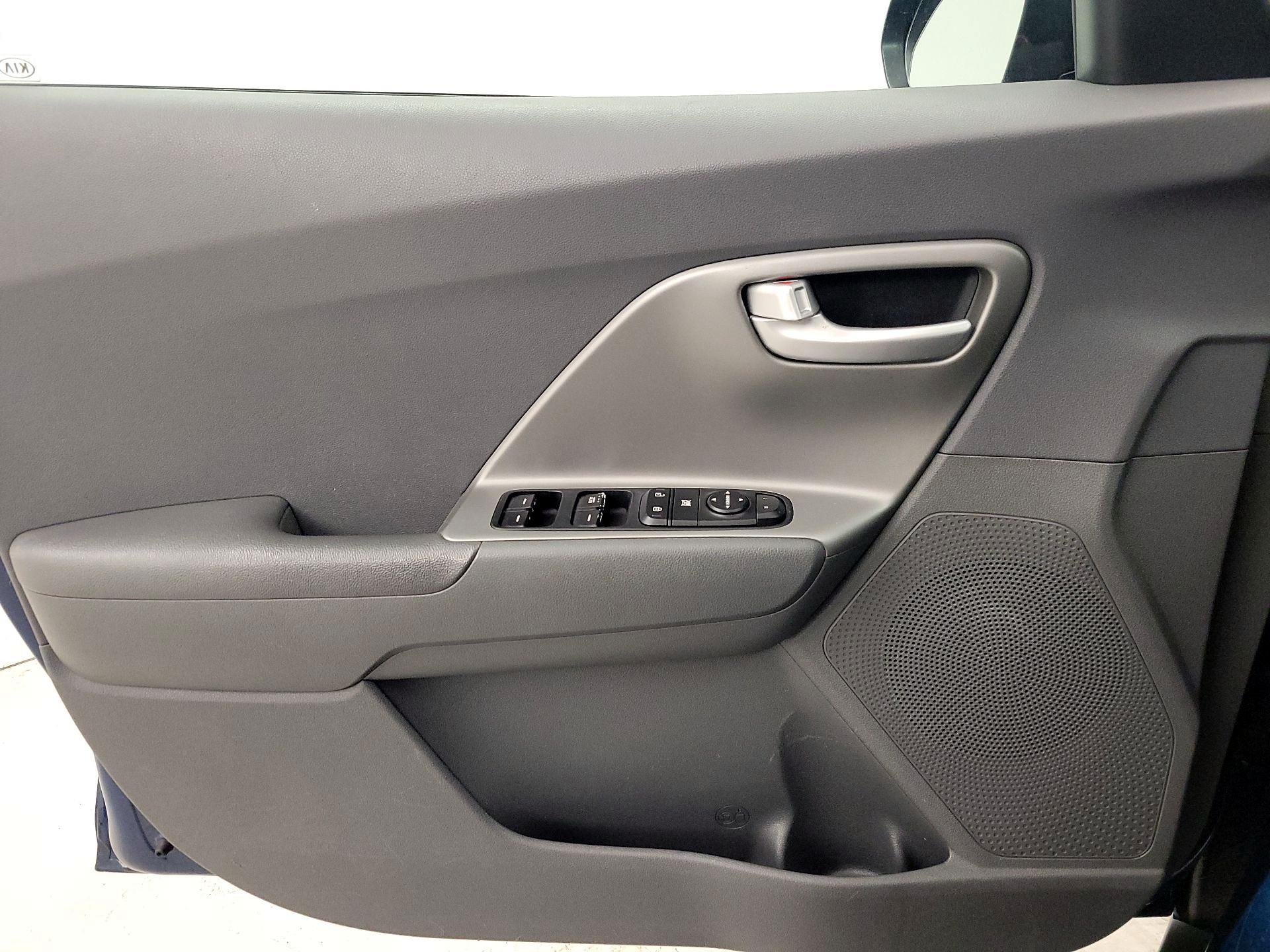 Thumbnail: 2018 Kia Niro - 12