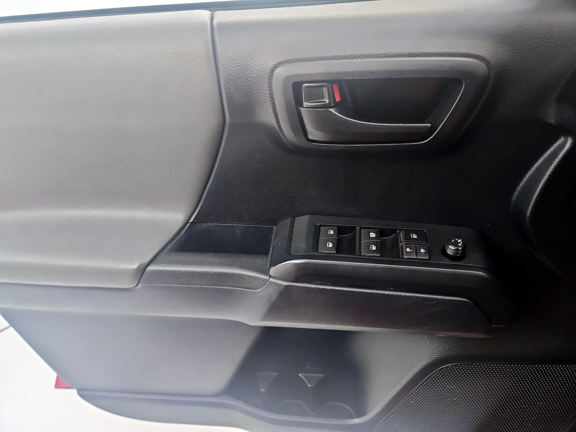 Thumbnail: 2019 Toyota Tacoma - 12
