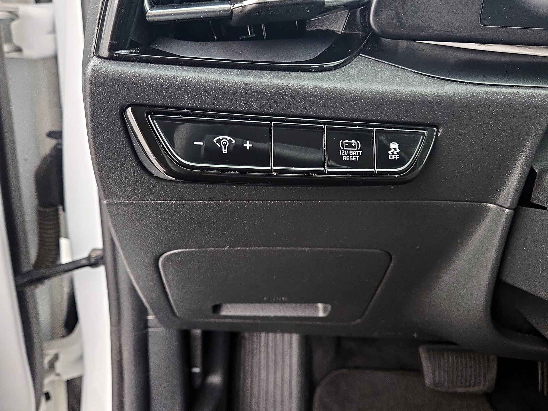 Thumbnail: 2025 Kia Niro - 13