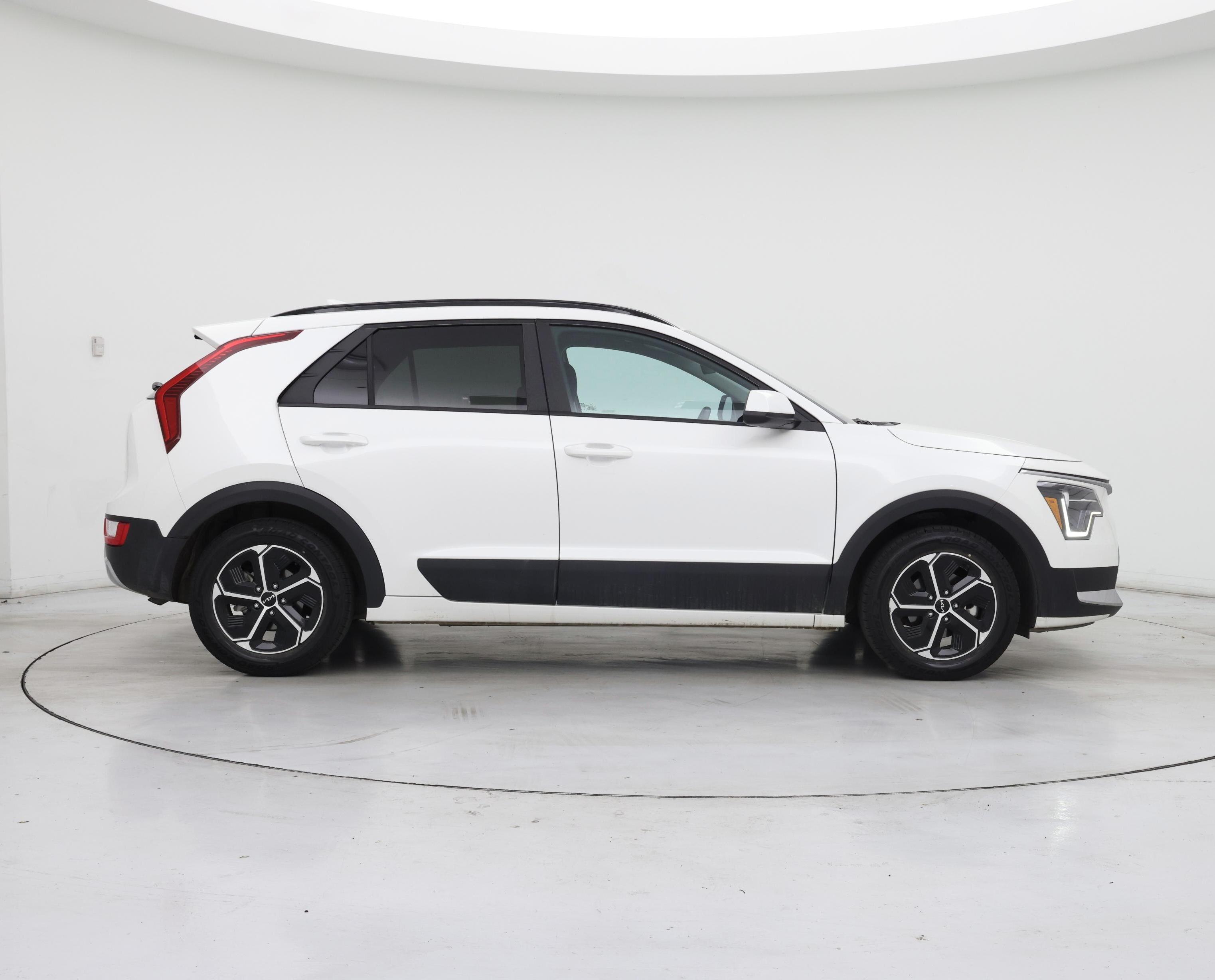 Thumbnail: 2025 Kia Niro - 7