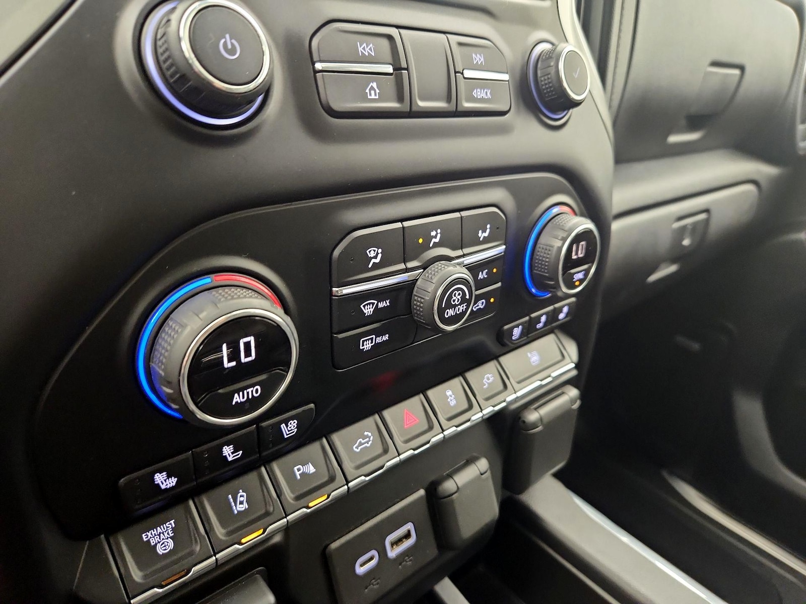 2021 Chevrolet Silverado 3500HD LTZ - Photo 18