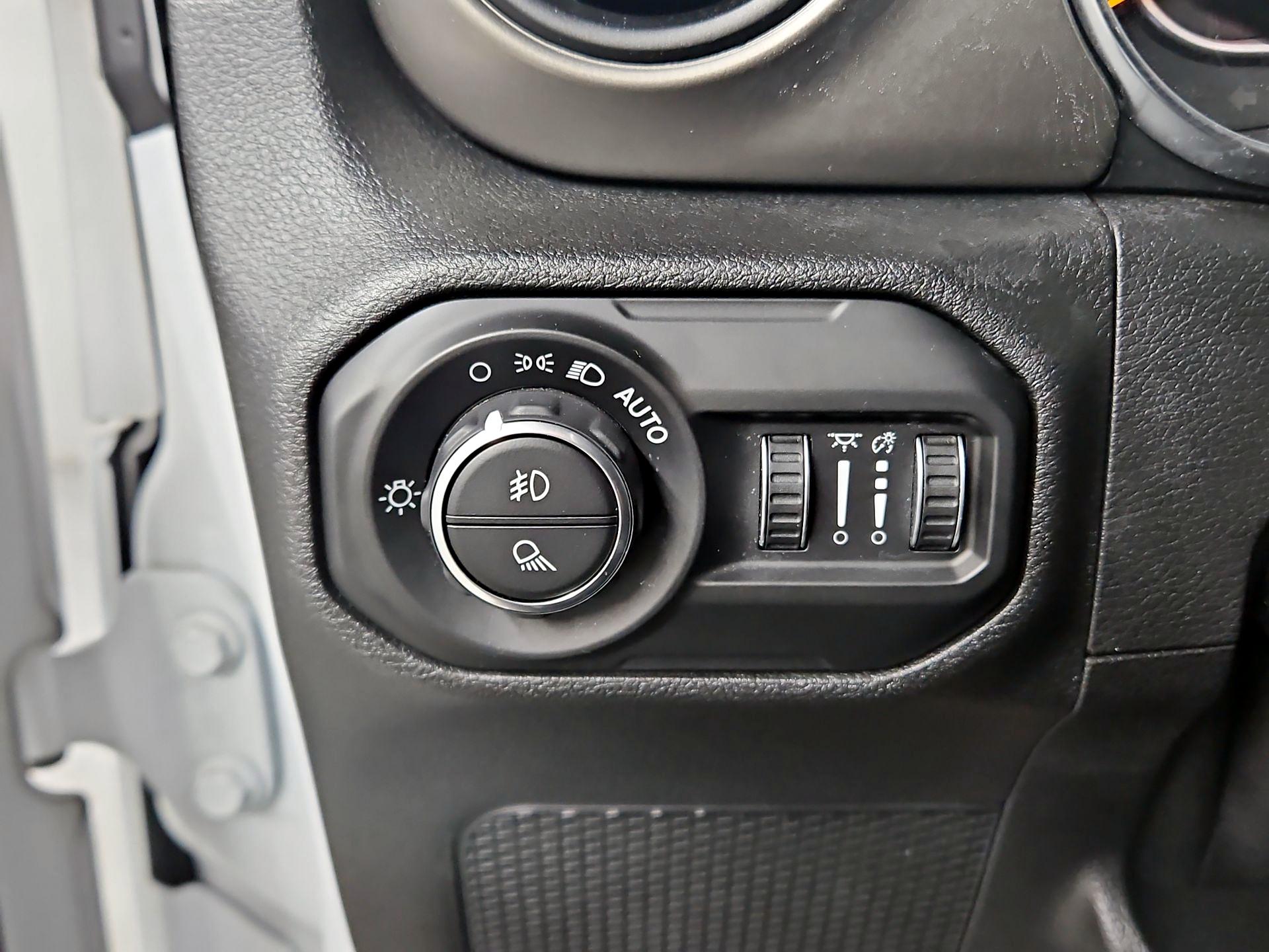 Thumbnail: 2021 Jeep Gladiator - 13