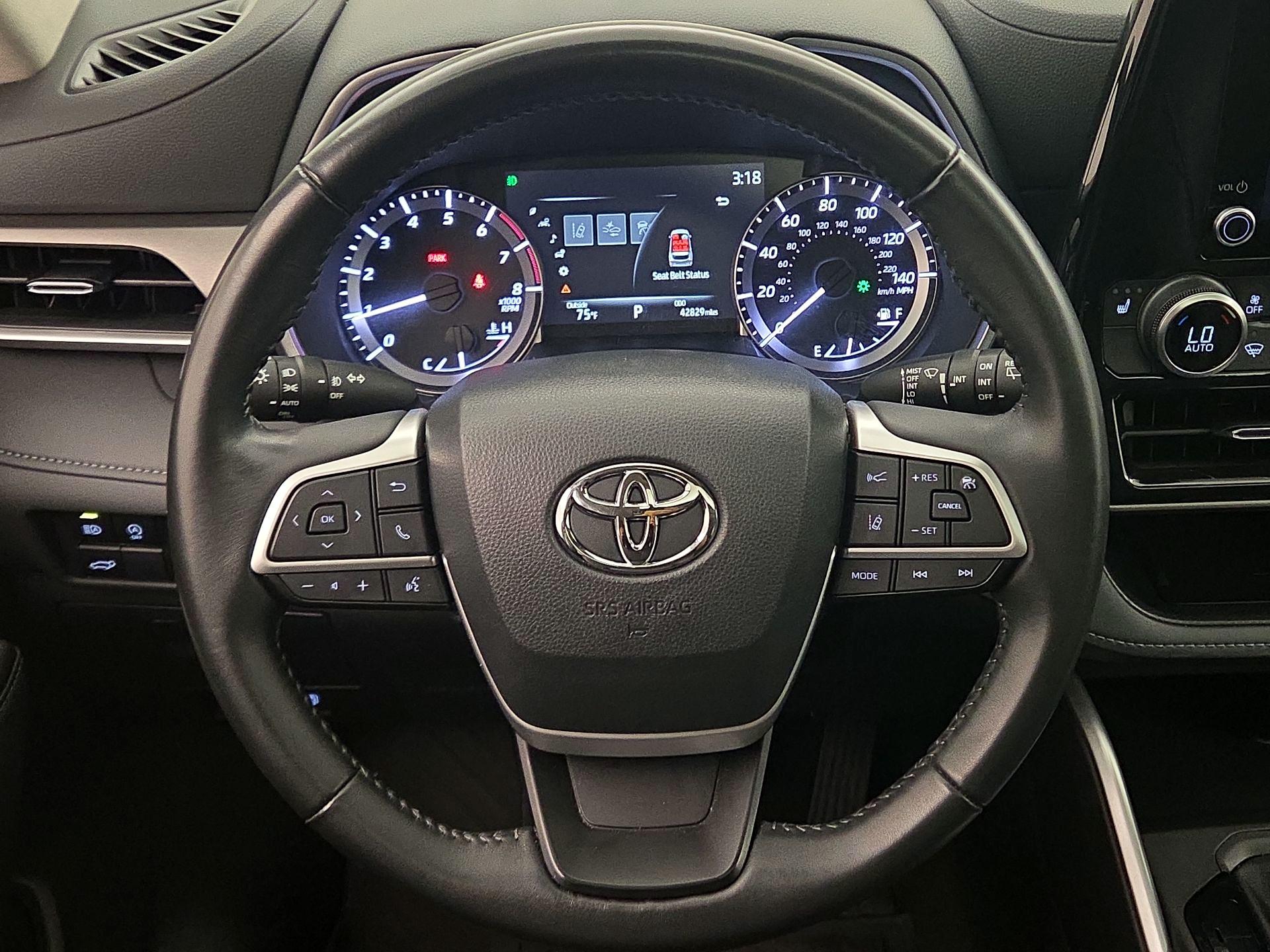 Thumbnail: 2023 Toyota Highlander - 10
