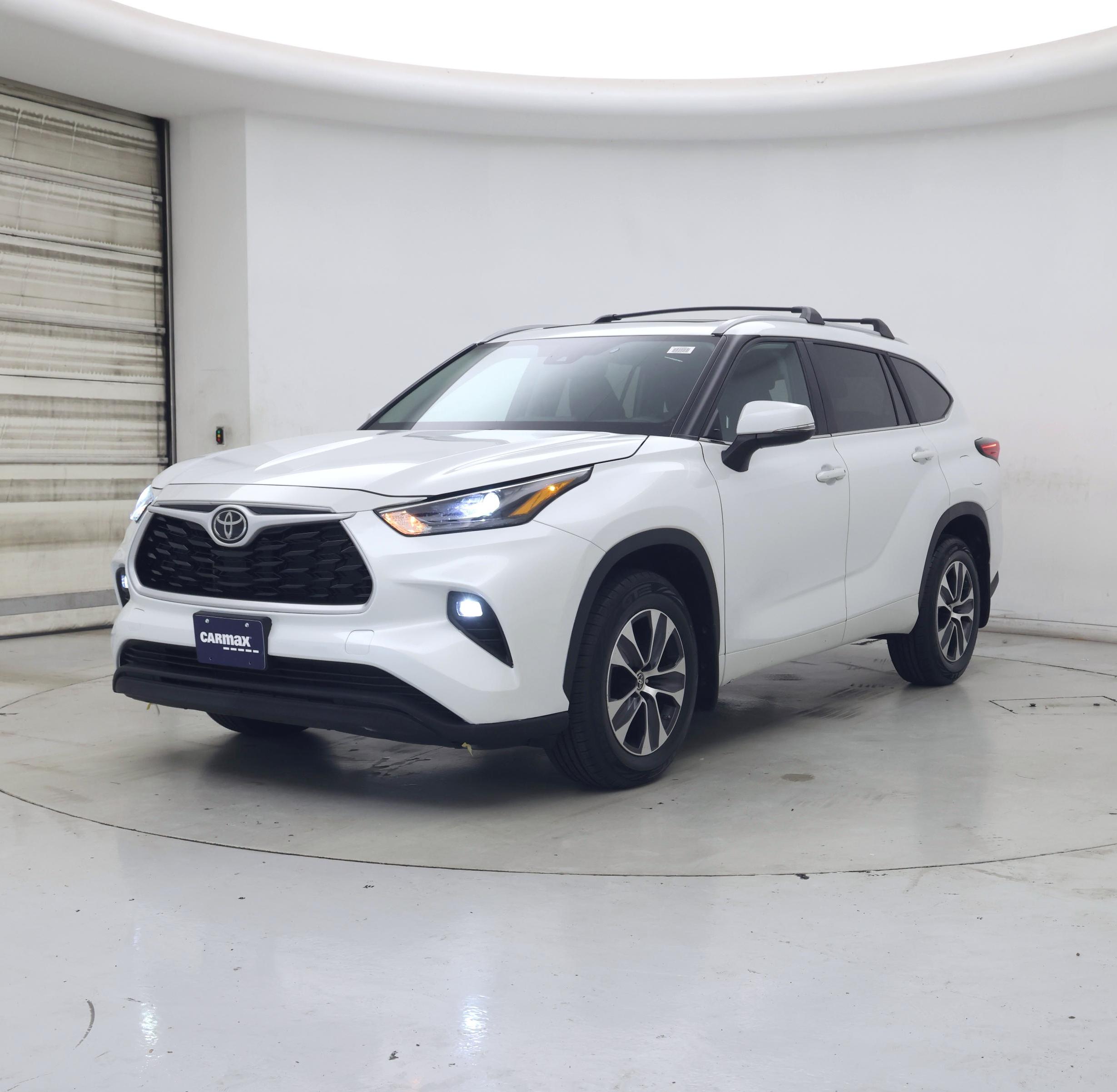 Thumbnail: 2023 Toyota Highlander - 4