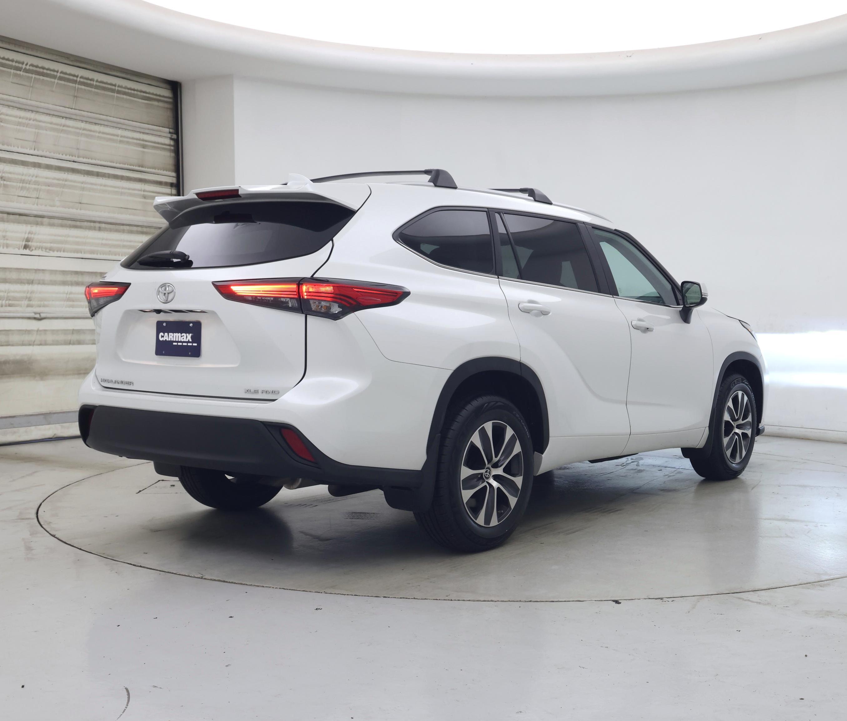 Thumbnail: 2023 Toyota Highlander - 8