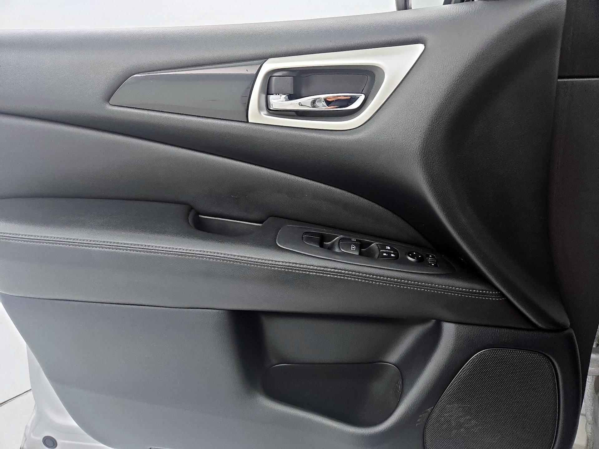 Thumbnail: 2020 Nissan Pathfinder - 12