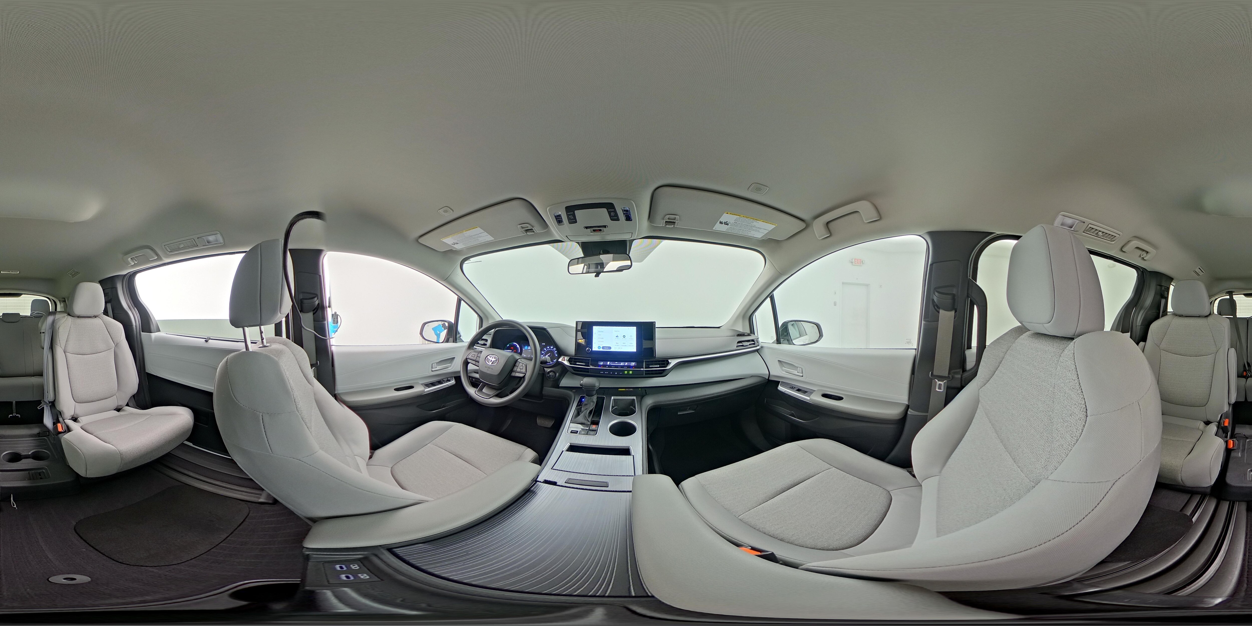 2025 Toyota Sienna LE - Photo 25