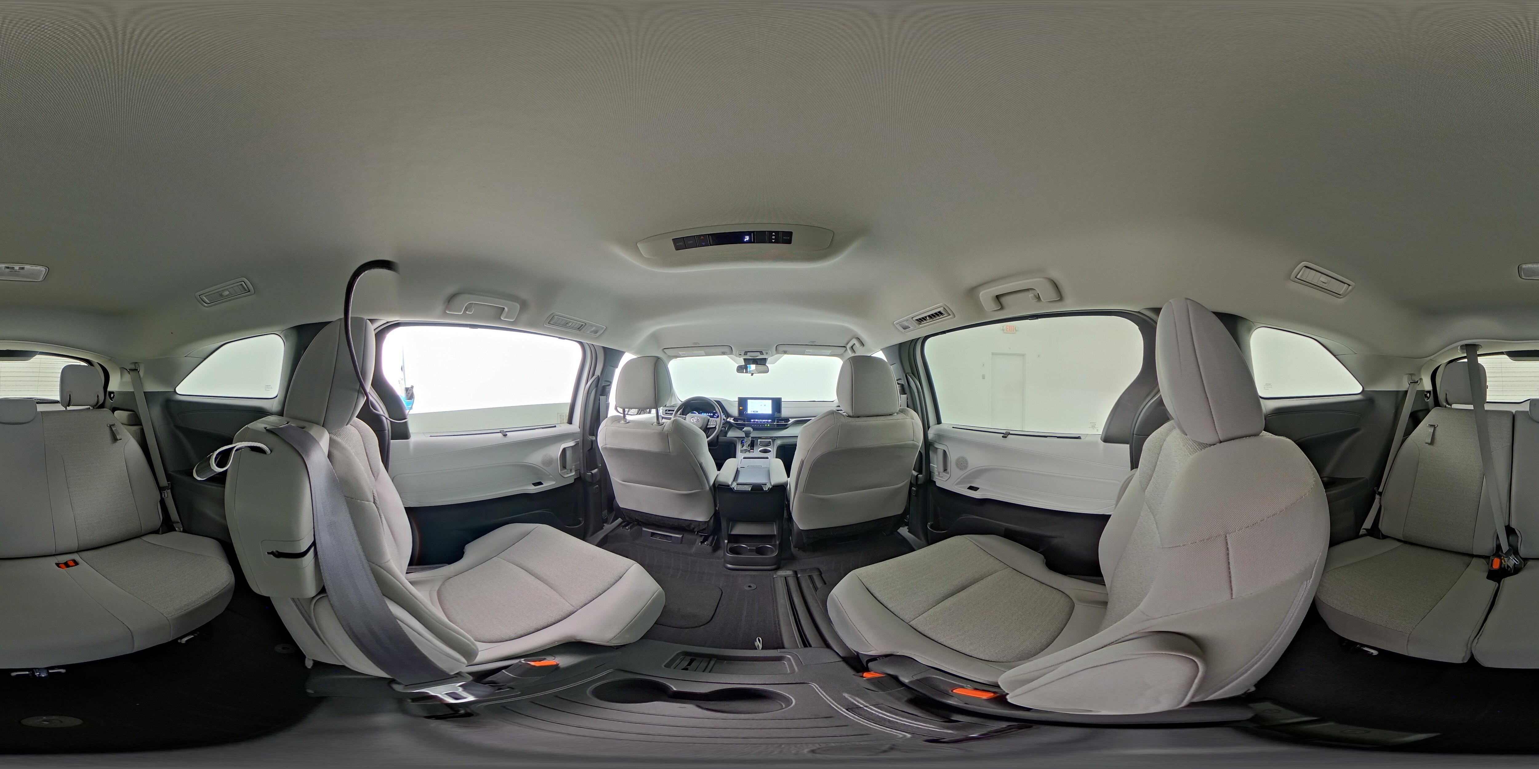 2025 Toyota Sienna LE - Photo 26