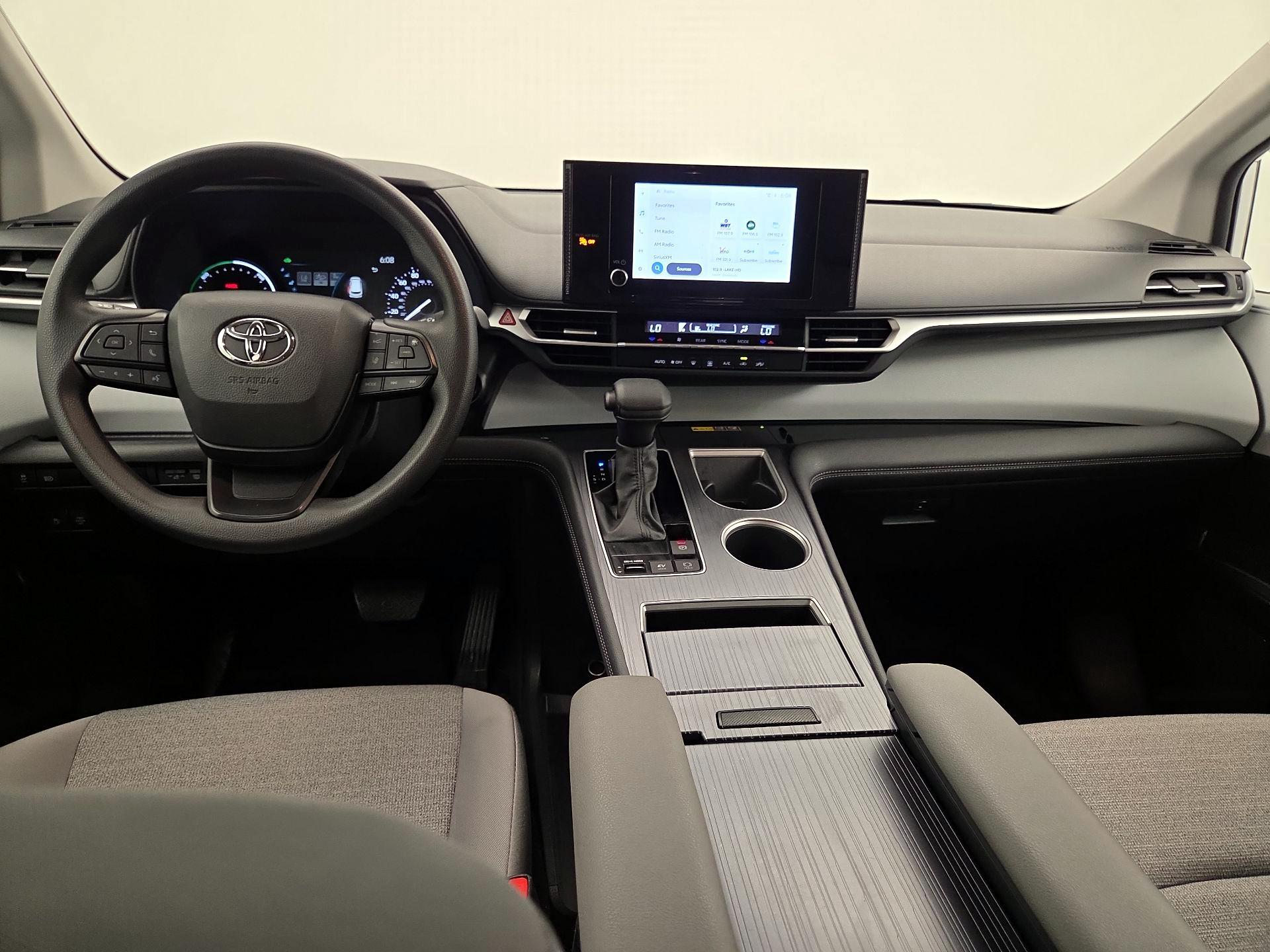 Thumbnail: 2025 Toyota Sienna - 9